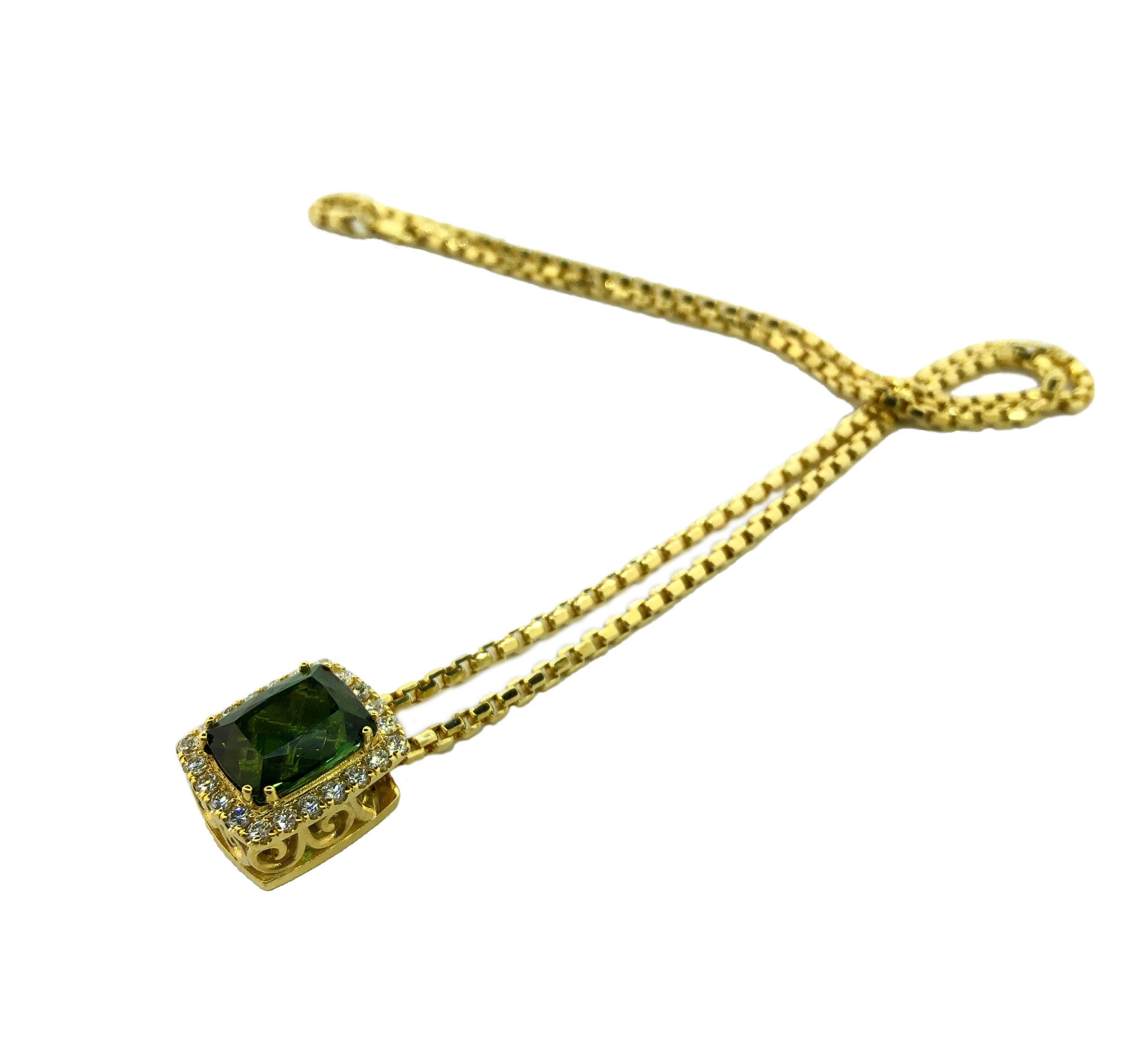 14k Yellow Gold Natural Green Tourmaline Necklace w/ Round Diamonds In New Condition For Sale In Los Angeles, CA