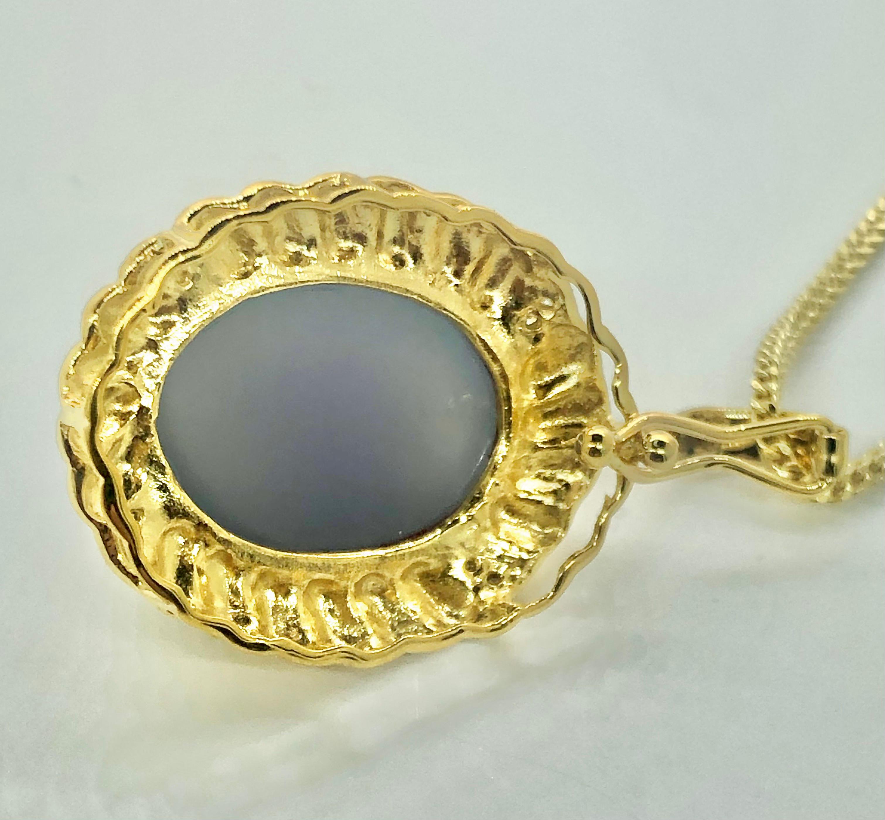 14k Yellow Gold Natural Lavender Jade Pendant w/ Round Diamonds In New Condition For Sale In Los Angeles, CA
