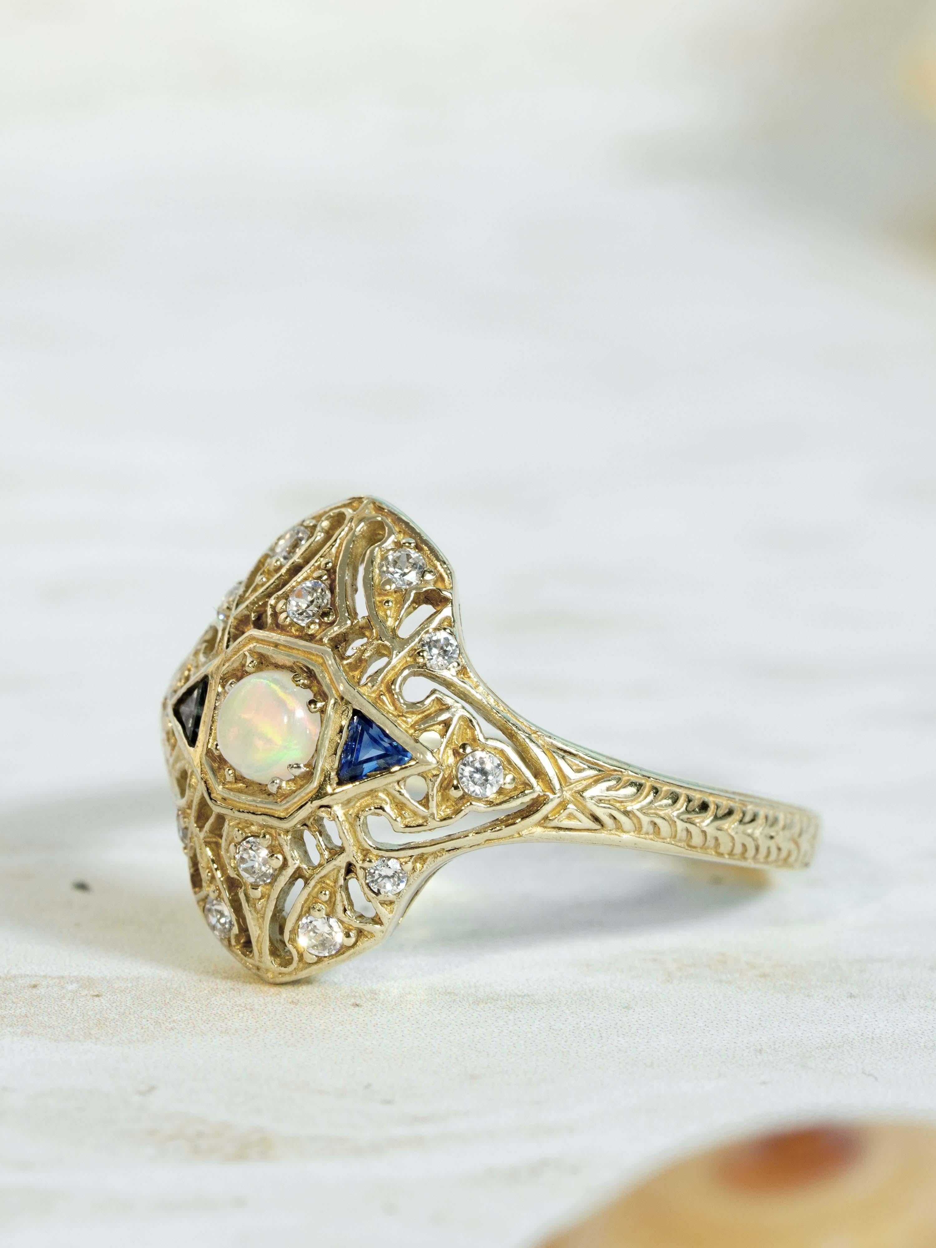 Anello in oro giallo 14K in stile vintage con zaffiro blu opale naturale e diamanti in vendita 2