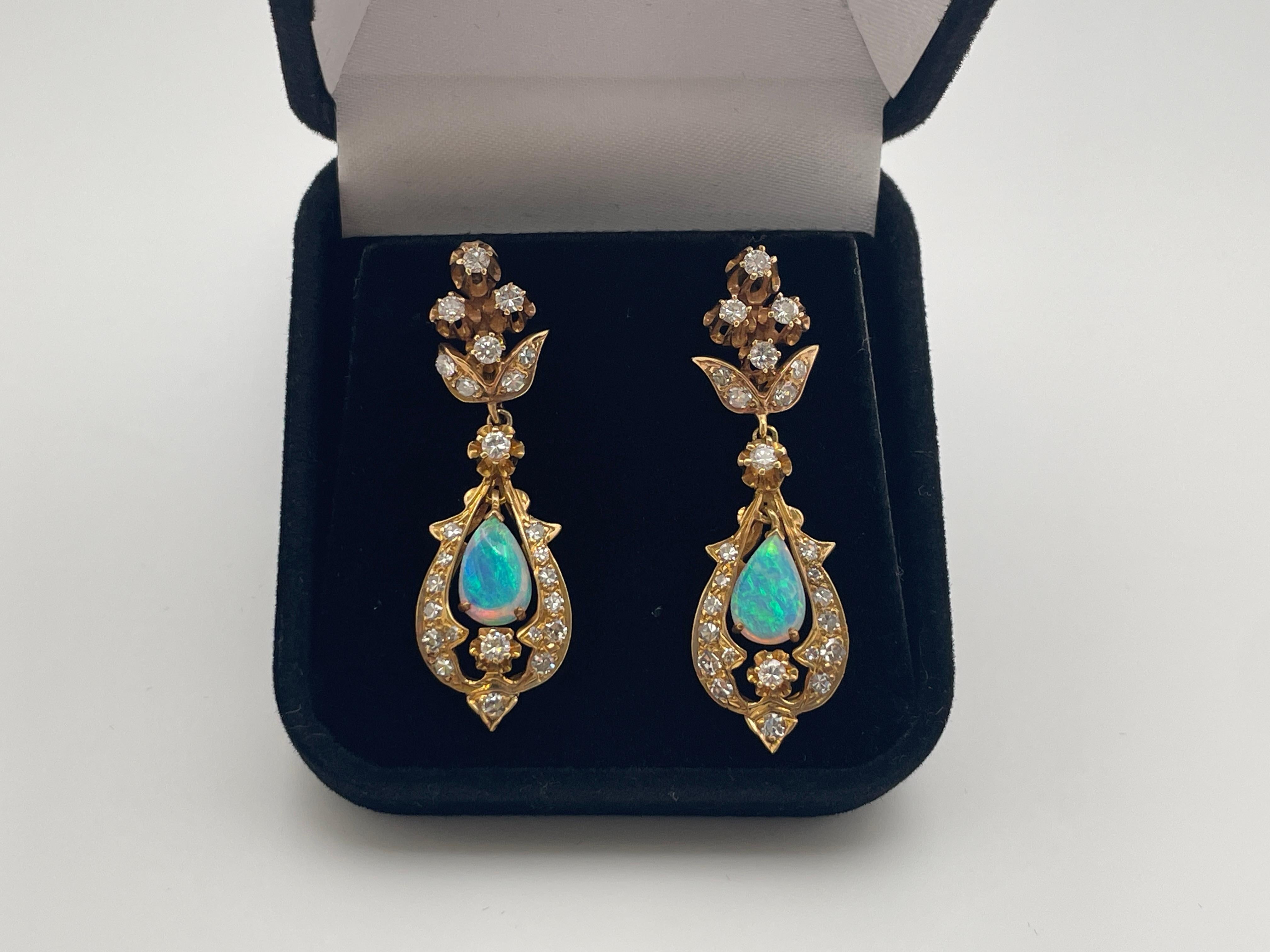14K Gelbgold Natürliche Opal-Diamant-Kronleuchter-Ohrringe (Art nouveau) im Angebot