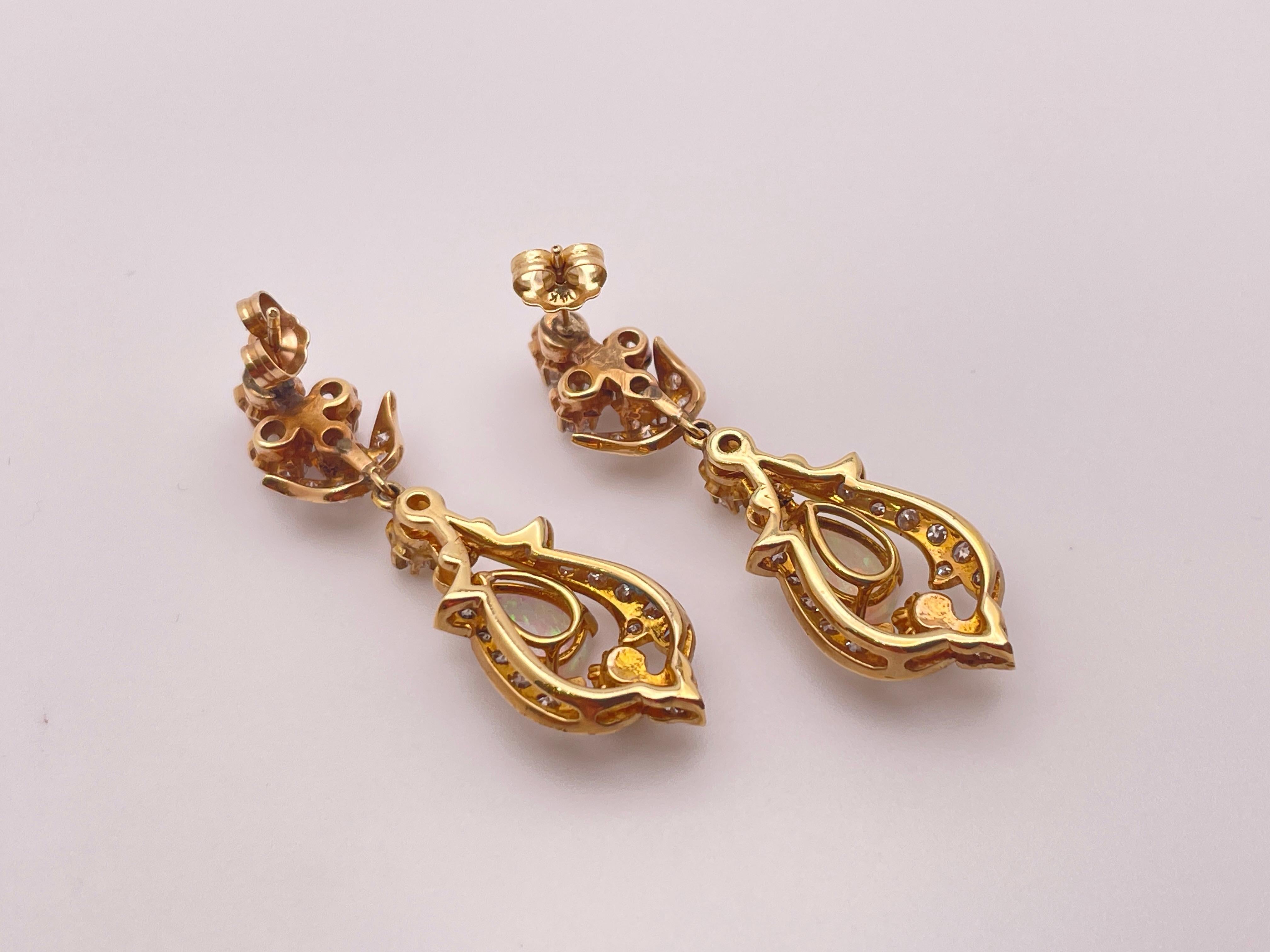 14K Gelbgold Natürliche Opal-Diamant-Kronleuchter-Ohrringe im Angebot 1