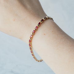 Bracelet de ligne en or jaune 14K avec rubis ovale naturel
