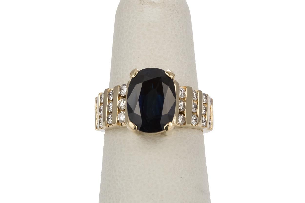 14 Karat Yellow Gold Natural Oval Sapphire and Diamond Cocktail Fashion Ring For Sale 1