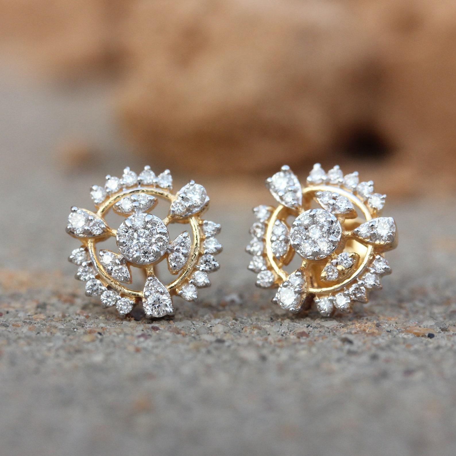 Boucles d'oreilles en or jaune 14k avec diamant naturel en pavé Boucles d'oreilles magnifiques Cadeau pour les femmes. 

Fermeture : Fermeture à vis

Longueur : 10 millimètres

Largeur : 10 millimètres

Poids de l'or jaune 14k:- 2.614