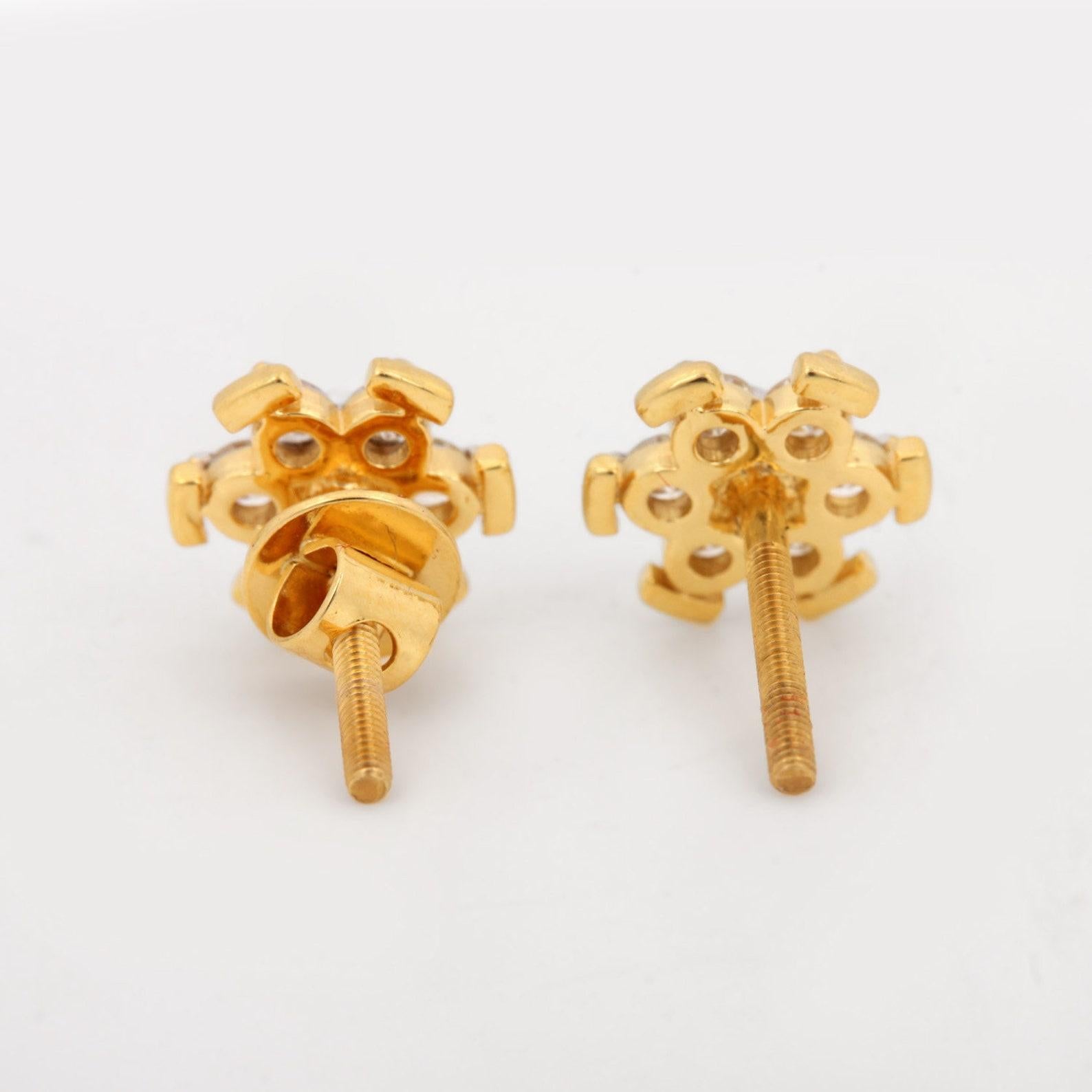 Clous d'oreilles d'anniversaire en or jaune 14 carats avec diamants pavés naturels, style fleur Neuf - En vente à Chicago, IL