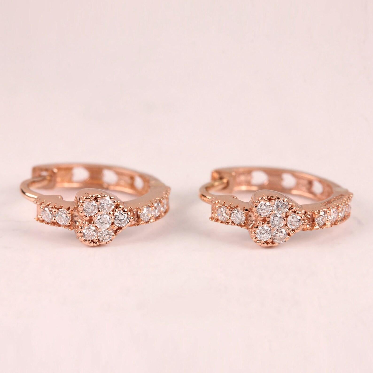 Art déco Boucles d'oreilles en forme de cœur en or jaune 14 carats avec diamants pavés naturels en forme de cœur en vente