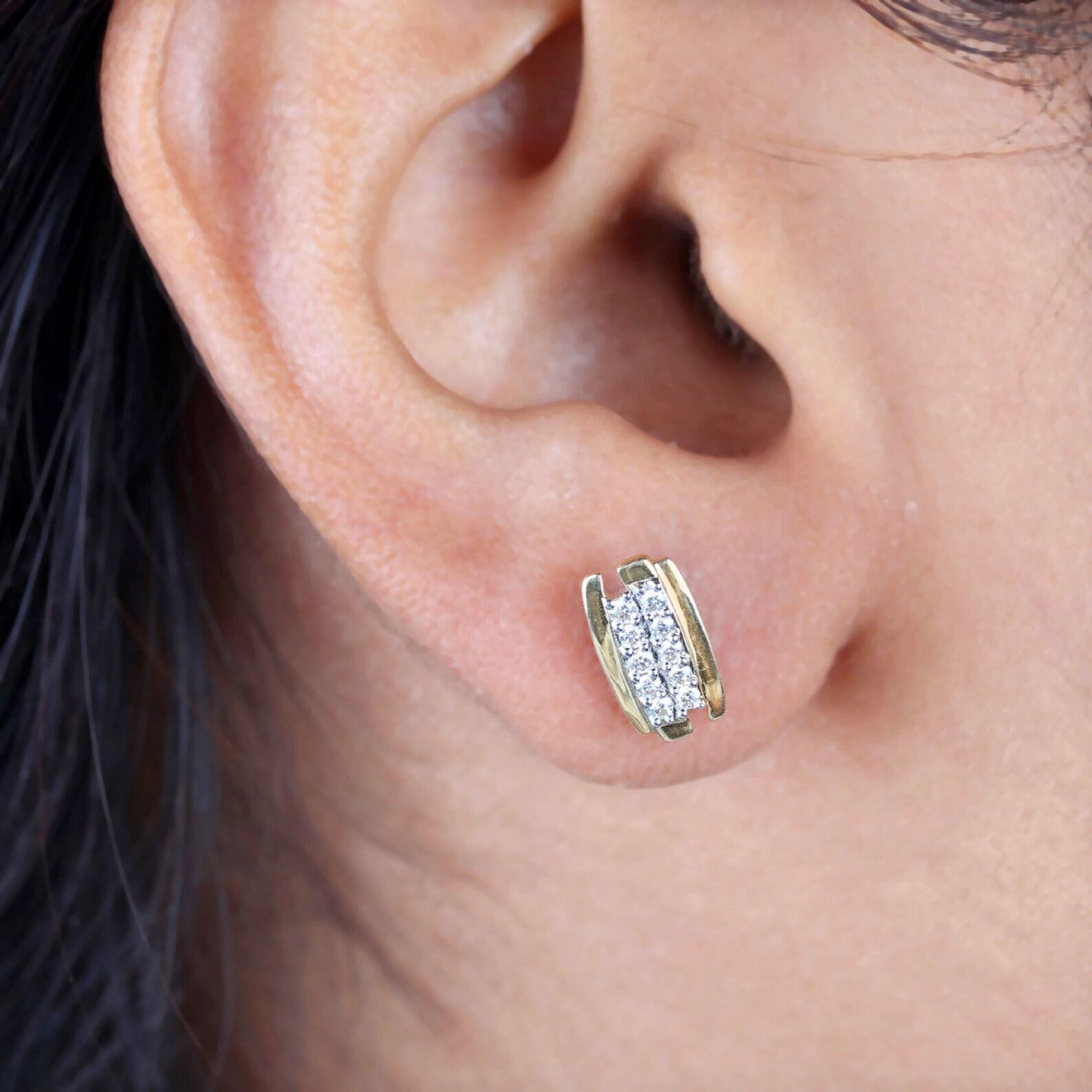 Taglio brillante Orecchino in oro giallo 14k con diamanti naturali, regalo di nozze unico per le donne. in vendita