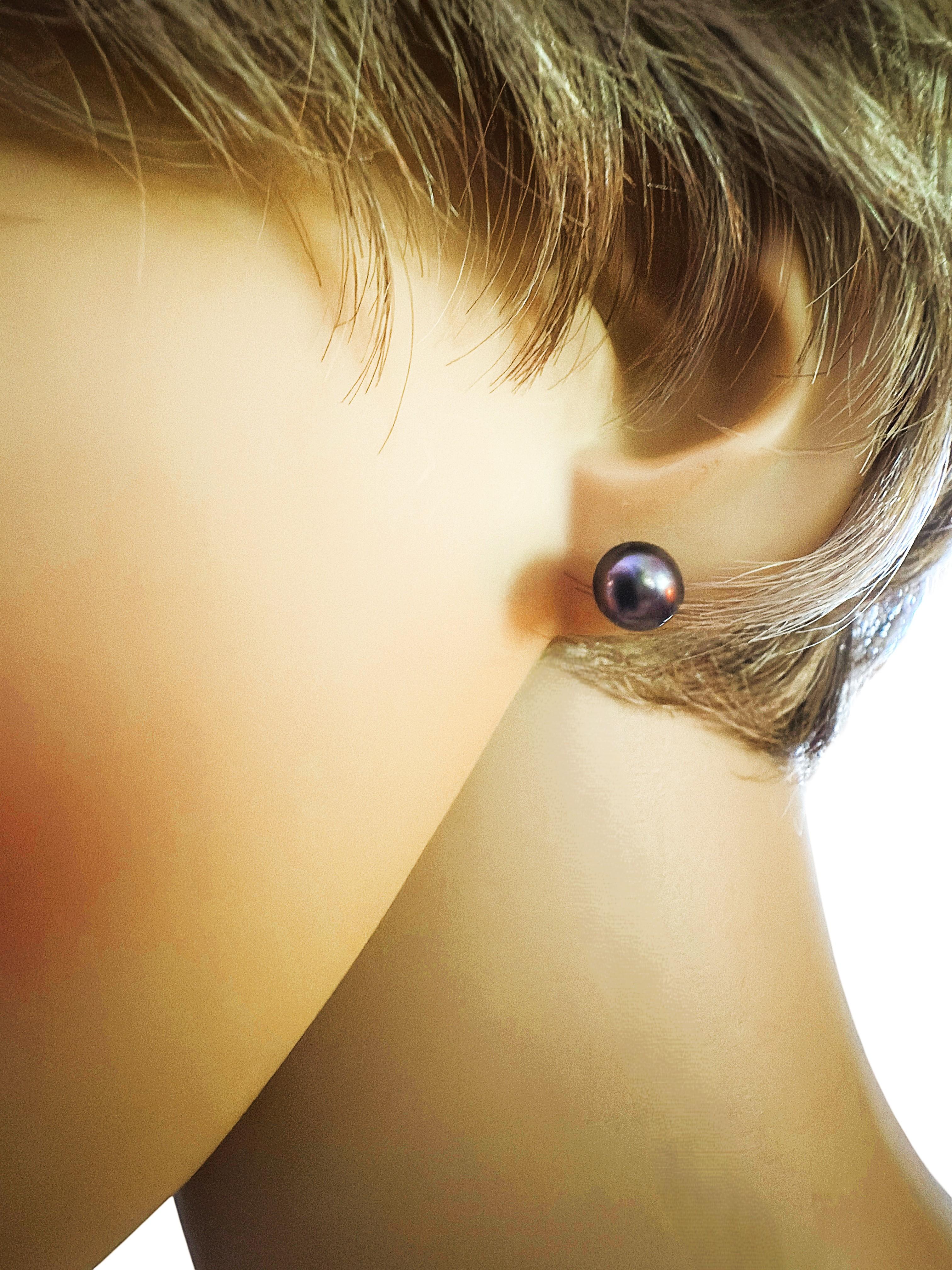 Taille ronde Boucles d'oreilles en or jaune 14K avec perles de paon naturelles en vente