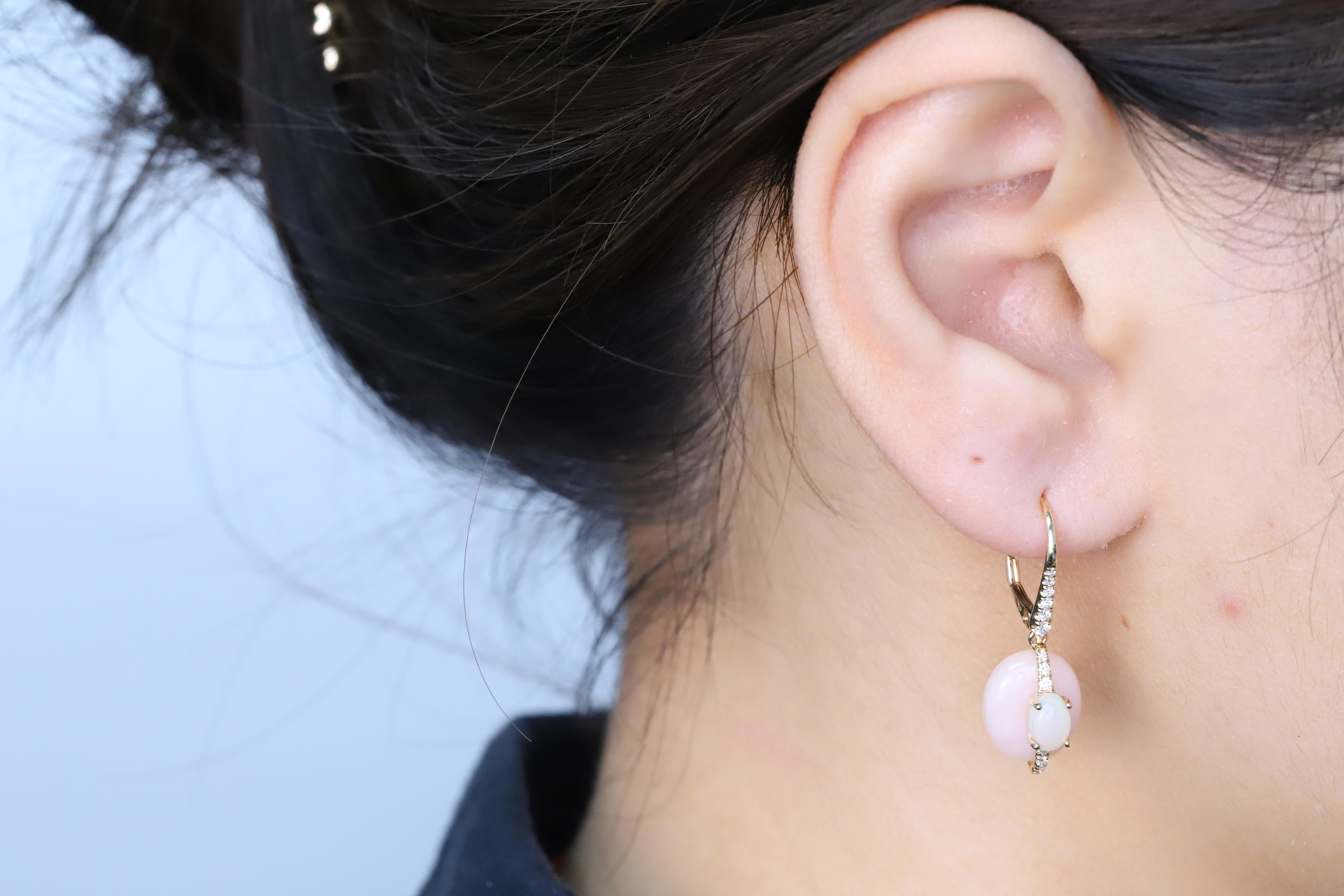 14K Gelbgold Natürlicher rosa Opal-Ohrring mit Diamanten für Frauen im Zustand „Neu“ im Angebot in New York, NY