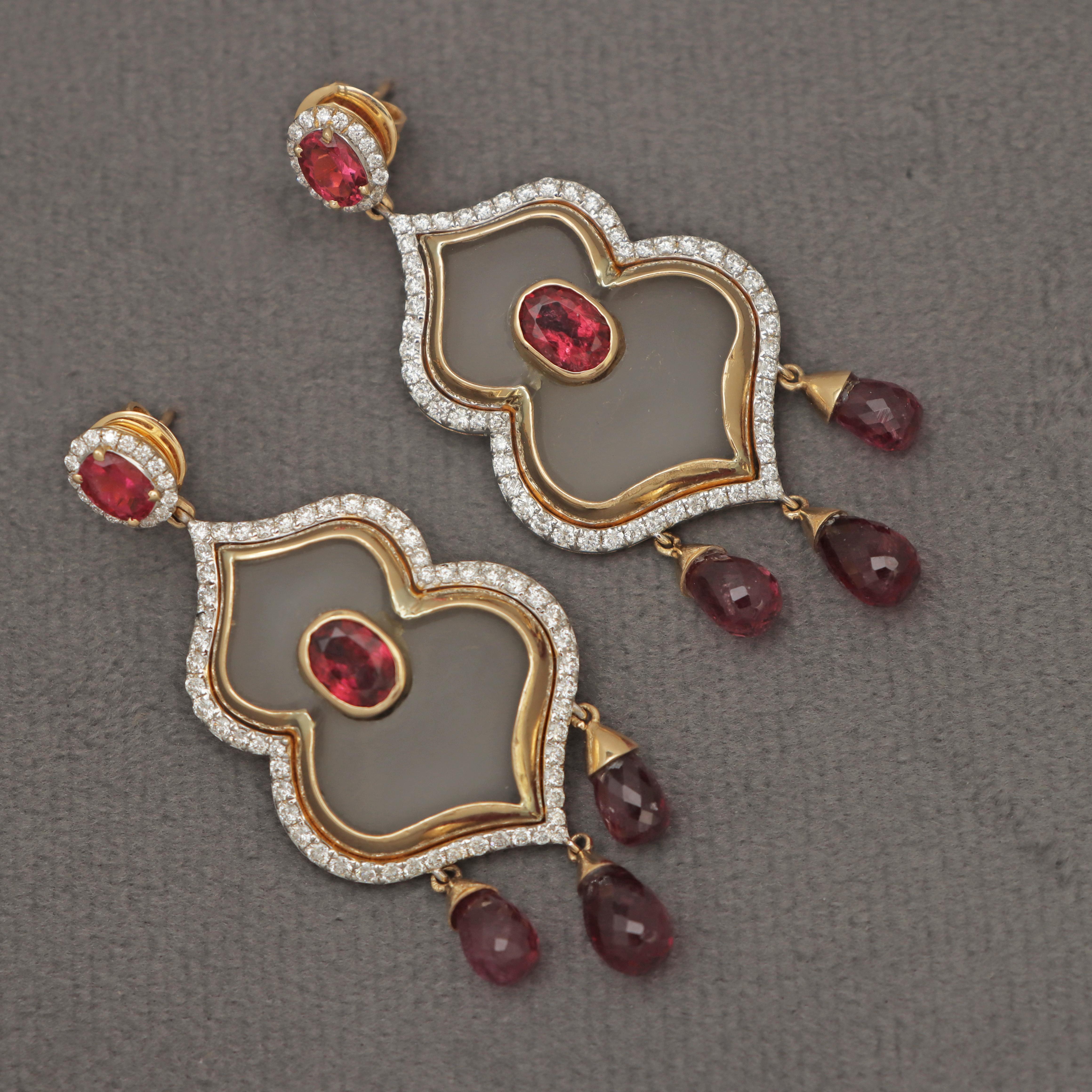 14K Yellow Gold Natural Pink Tourmaline Earring with Diamonds for women In New Condition For Sale In Jaipur, IN