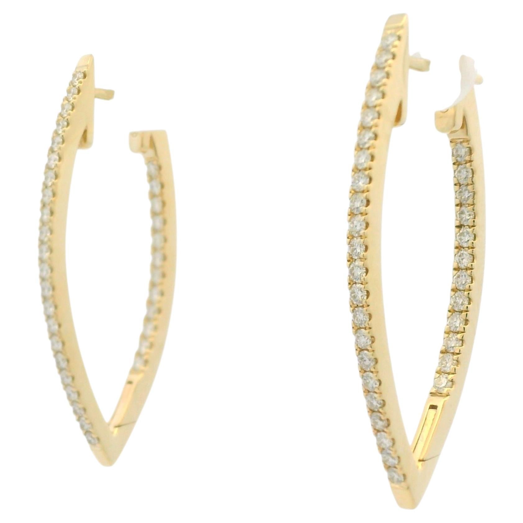 Pendientes de aro puntiagudos de oro amarillo de 14K con diamantes redondos brillantes naturales. Disponibles.