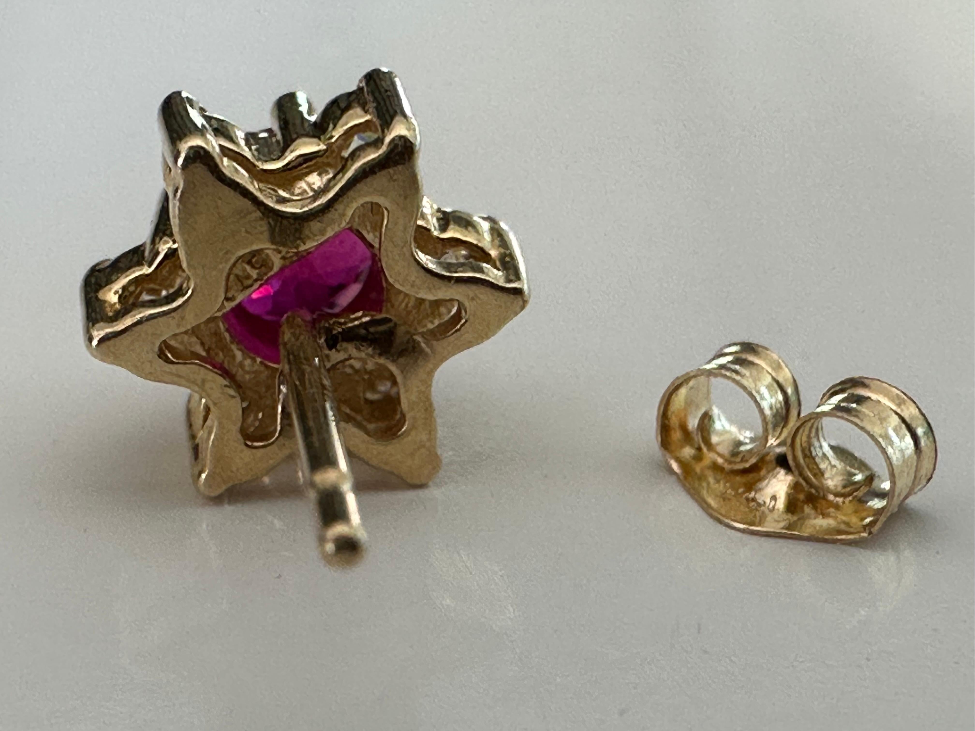 14K Yellow Gold Natural Ruby and Diamond Flower Stud Earrings   In Good Condition For Sale In Denver, CO