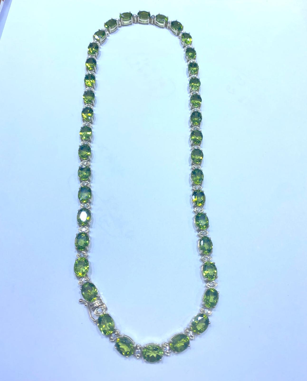 14 Karat Gelbgold Halskette 34,44 g / natürlicher Peridot 84,52 Karat / Diamanten 1,46 Karat im Zustand „Neu“ im Angebot in LA, CA