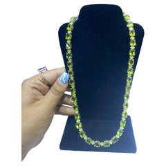 14 Karat Gelbgold Halskette 34,44 g / natürlicher Peridot 84,52 Karat / Diamanten 1,46 Karat
