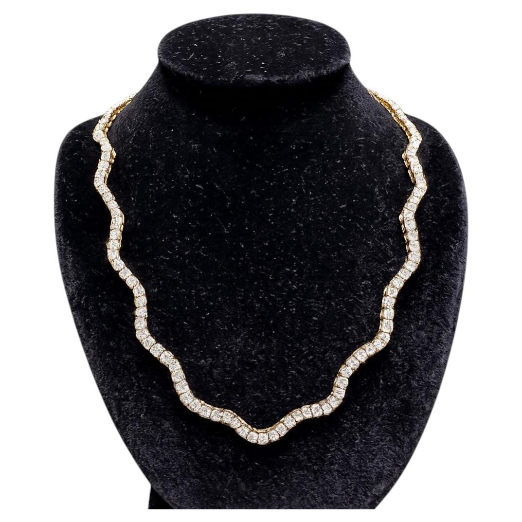 14K Yellow Gold Necklace with 9CT Round Diamonds For Sale