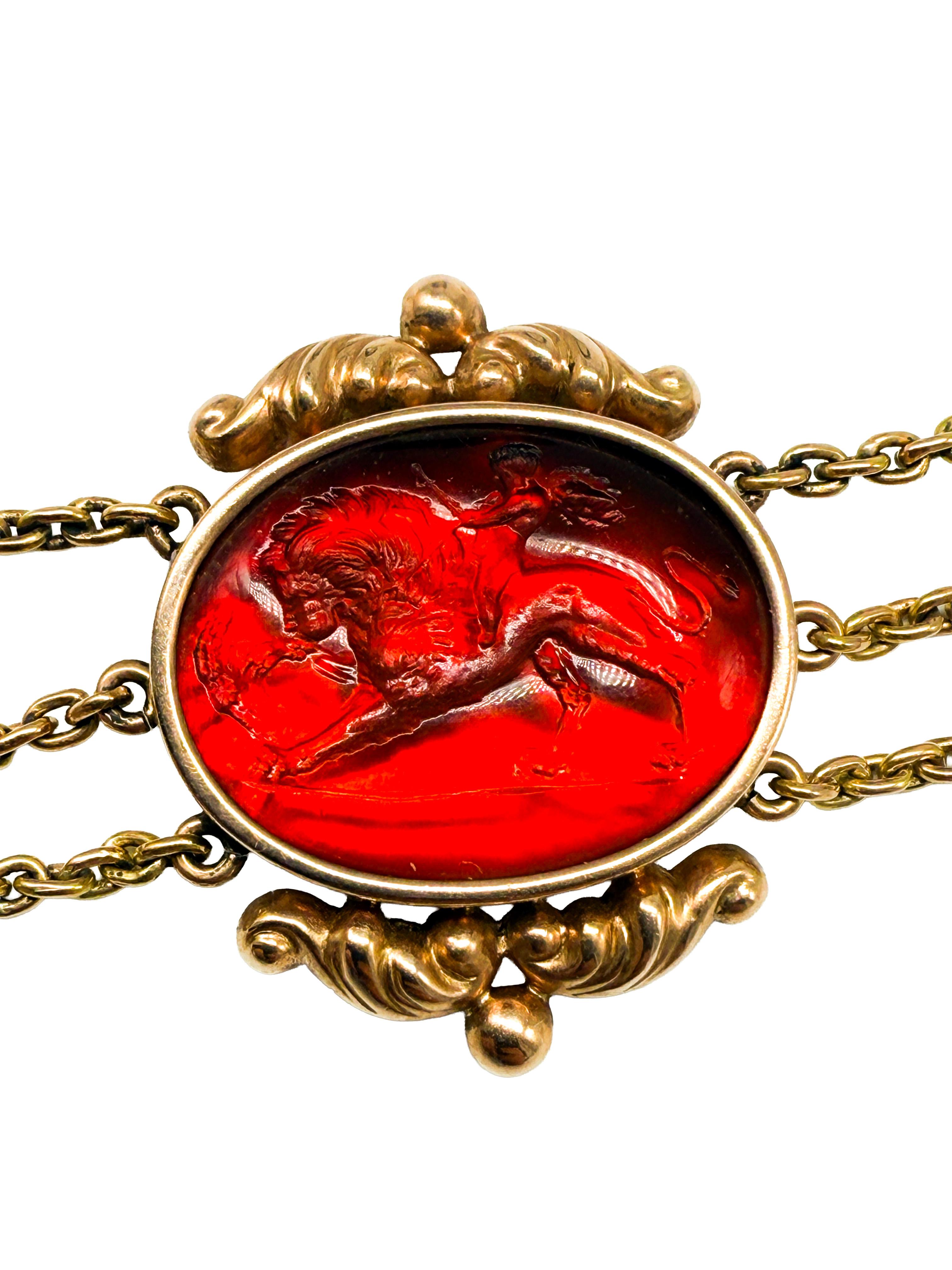 14K Yellow Gold Necklace with Enamel and Engraved Carnelian In Good Condition For Sale In Berlin, DE