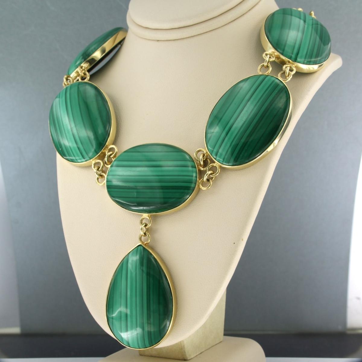 Cabochon 14k yellow gold necklace with malachite - 104. grams - 40 cm long For Sale