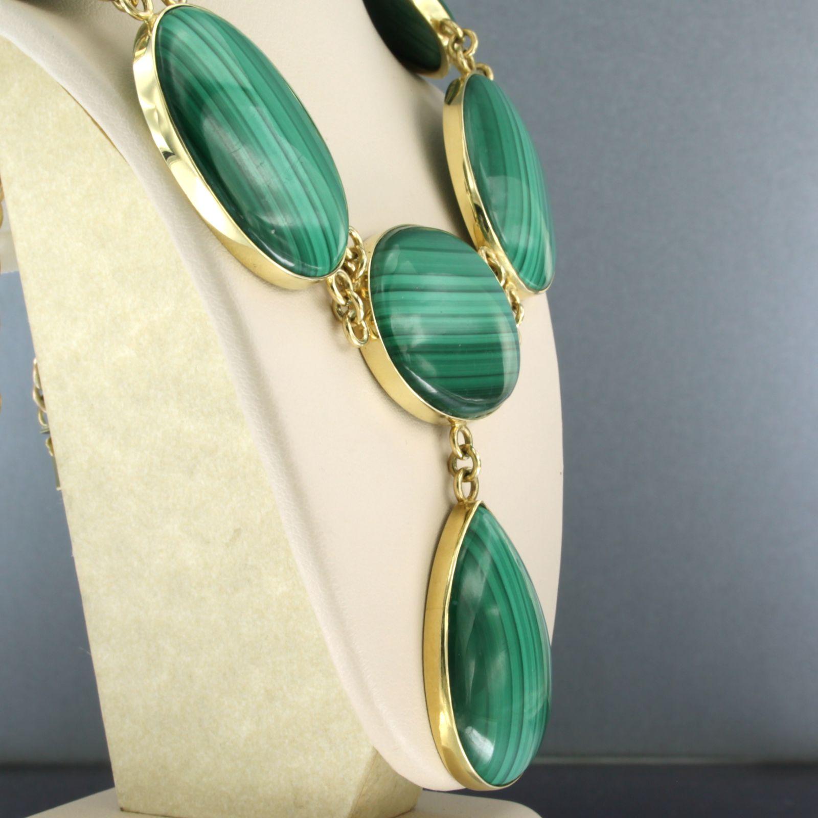 14k yellow gold necklace with malachite - 104. grams - 40 cm long In Excellent Condition For Sale In The Hague, ZH