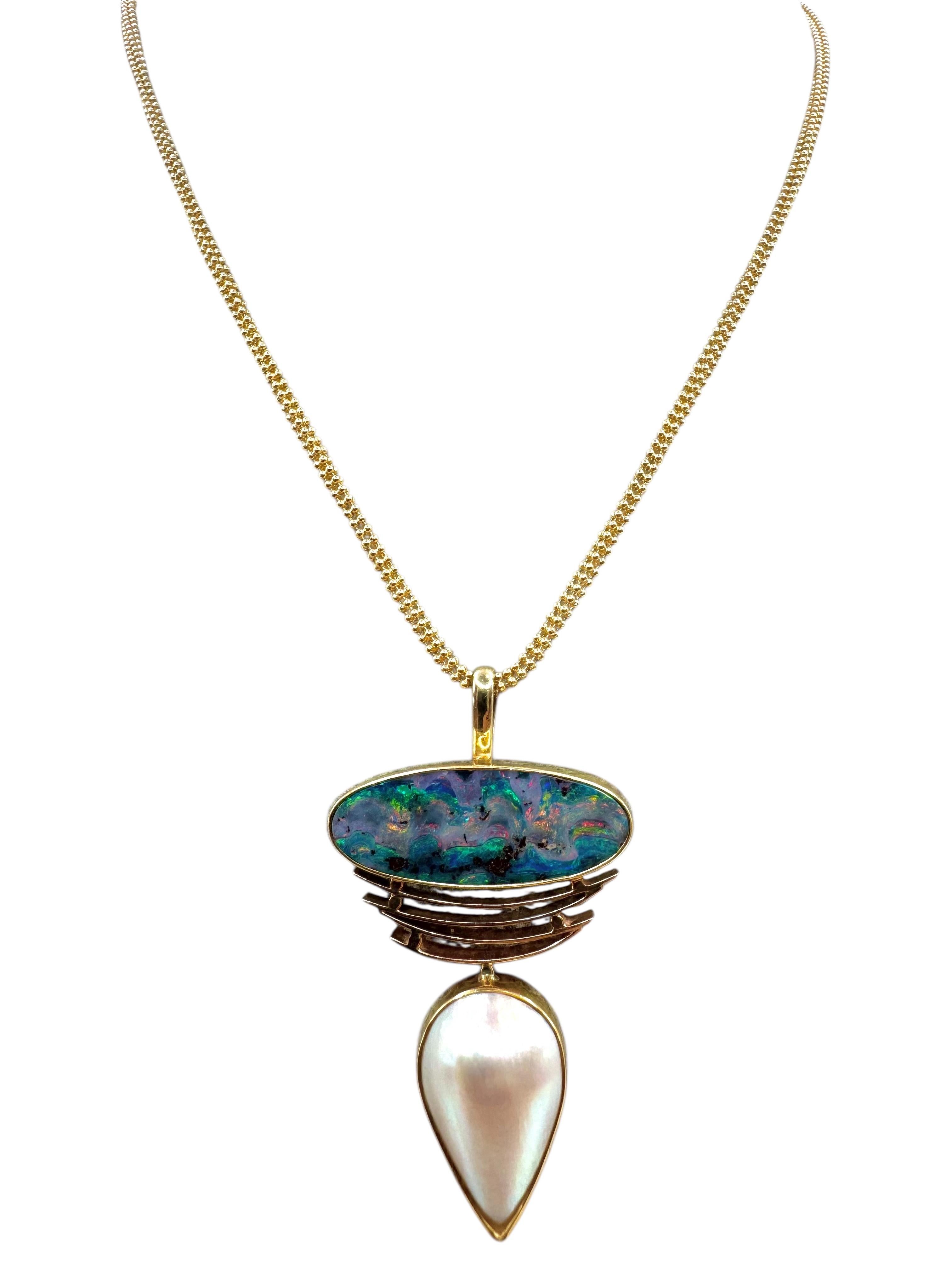 Taglio a goccia Collana in oro giallo 14K con opale e perla Mabe a forma di pera in vendita