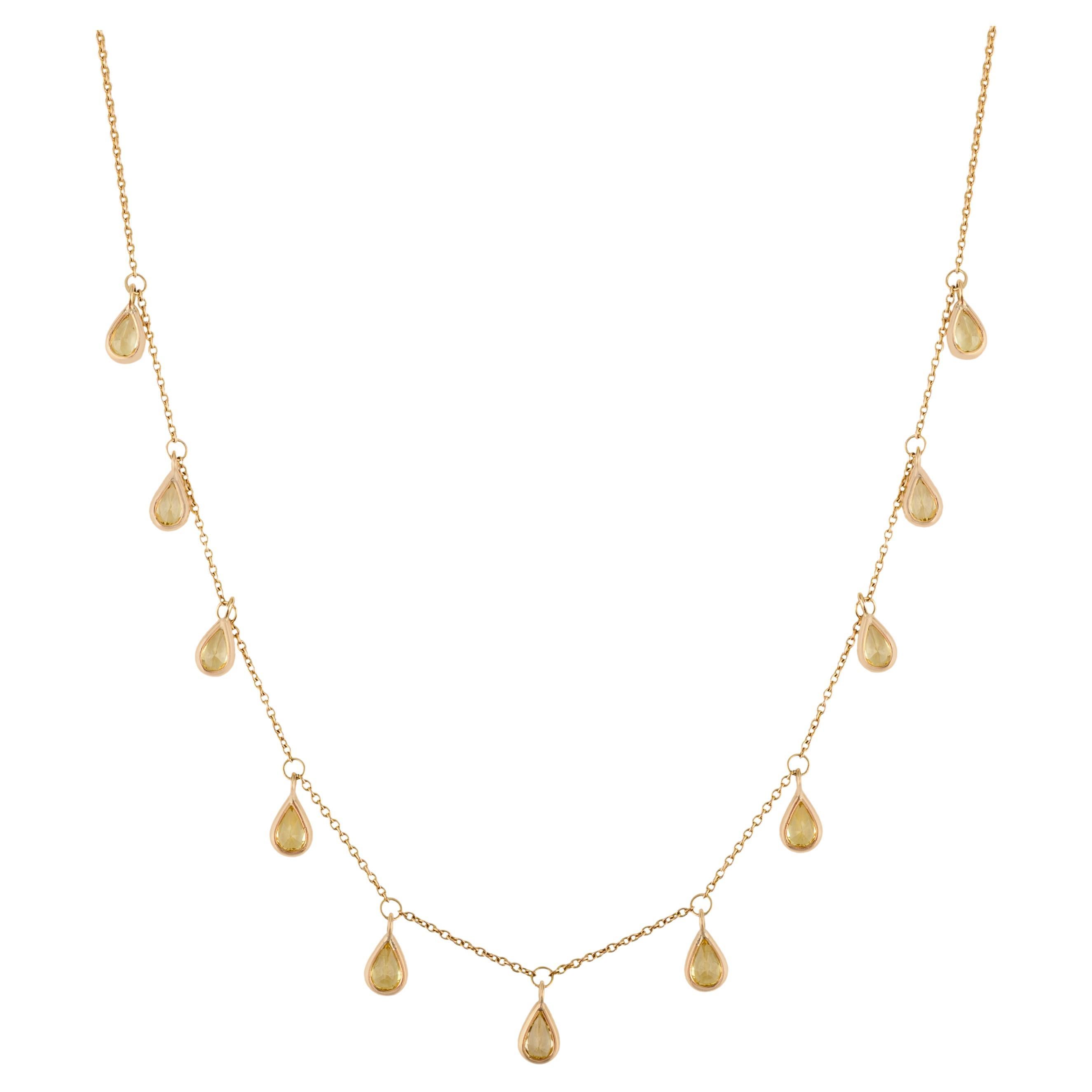 Collier en or jaune 14k avec breloques en saphir jaune naturel 3.1Ct en forme de poire en vente