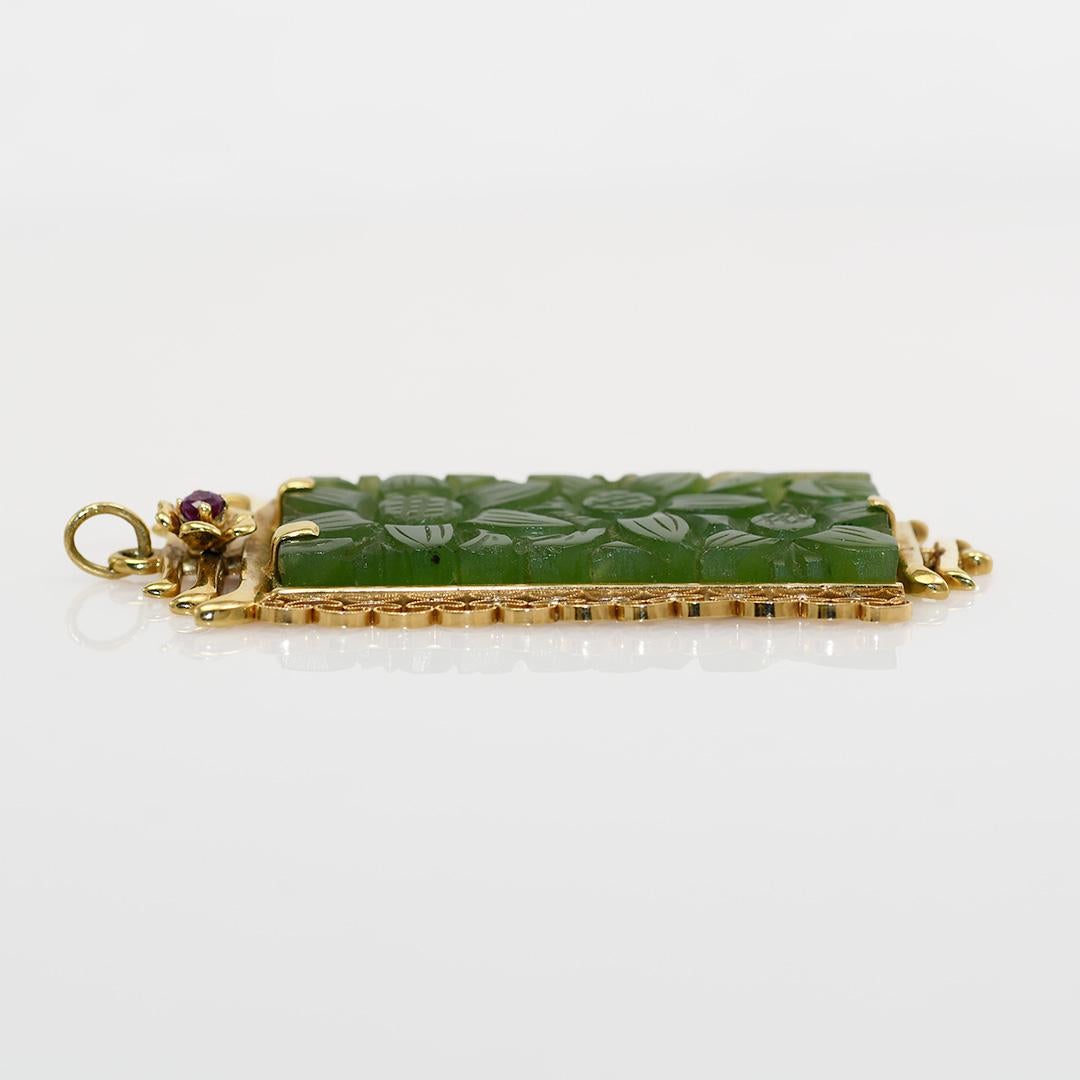 Women's or Men's 14K Yellow Gold Nephrite Jade Pendant, 15.4g