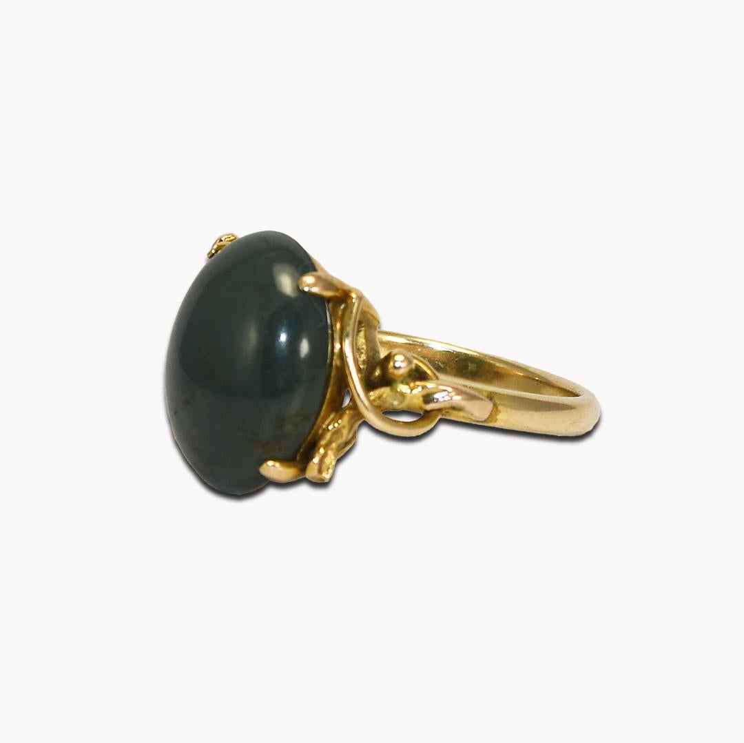 14K Yellow Gold Nephrite Jade Ring 4.8g For Sale 1