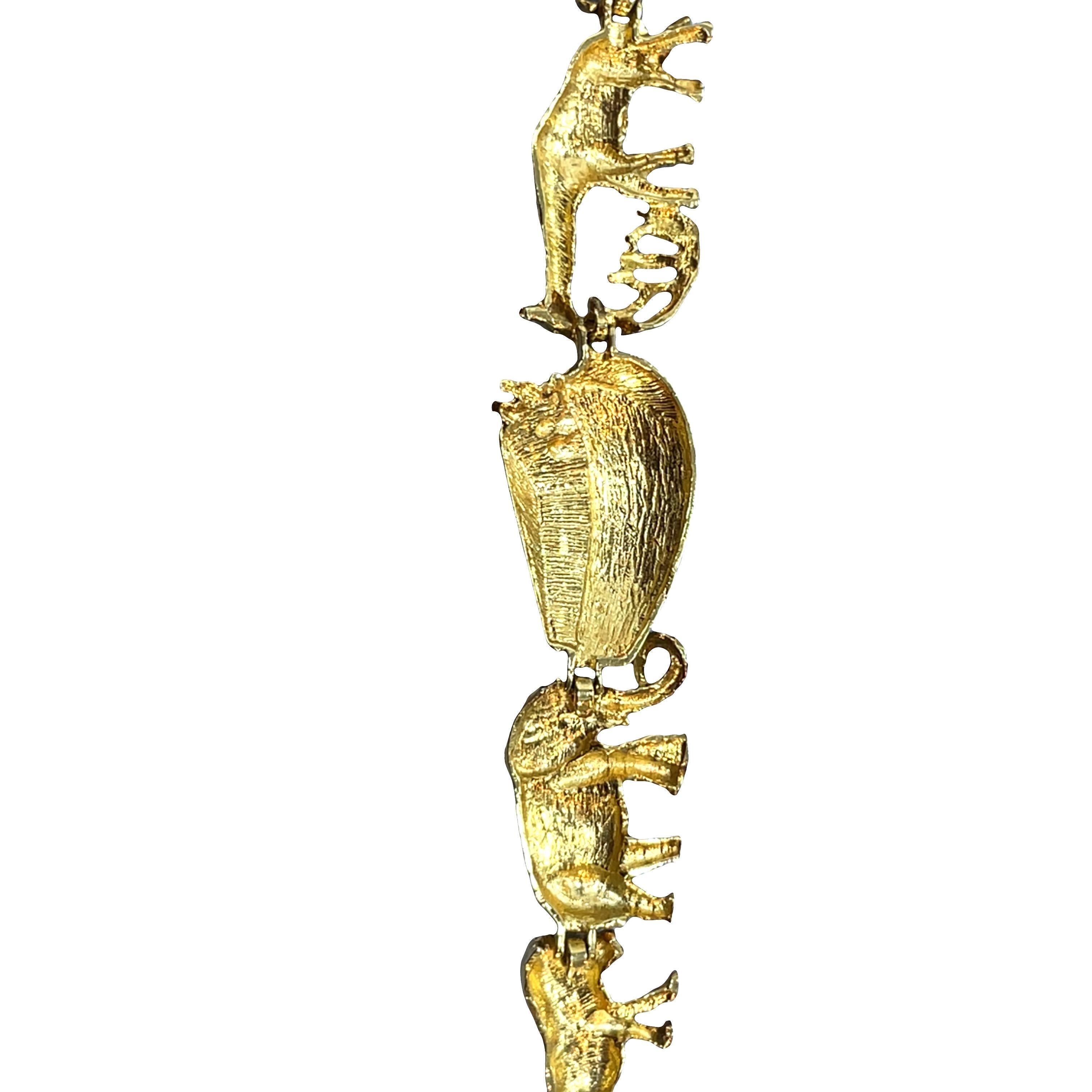 DBID:#58995  
Découvrez le charme complexe de ce bracelet unique, une pièce captivante qui présente un cortège de figures animales finement détaillées en or jaune 14k. Chaque créature est méticuleusement travaillée, menant à une représentation