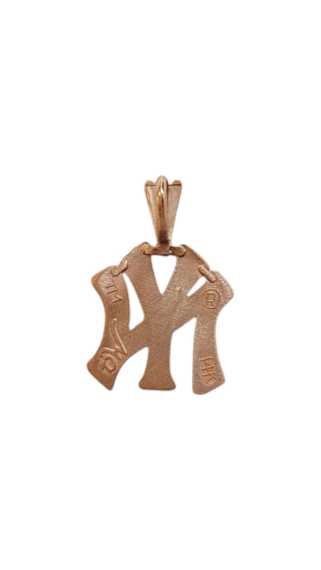 14K Yellow Gold NY Yankees Charm - 

Celebrate your love for the NY Yankees with this charming, finely crafted Yankees charm. 

Size: 21.0mm X 14.1 mm X 0.8 mm

Weight: 0.6dwt/ 1.0g

Hallmark: Ma 14K

Very good condition, professionally polished.