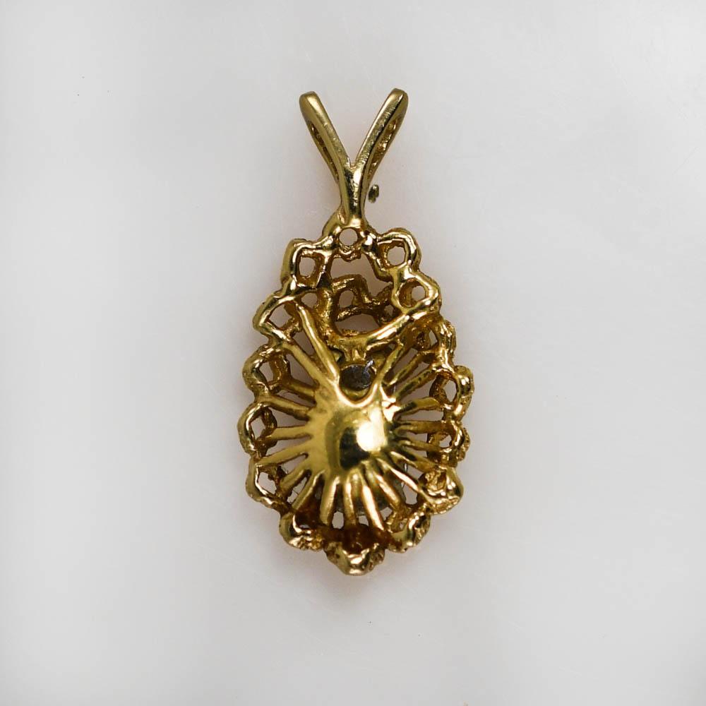 14k Yellow Gold Pendant.
There is an .50ct old euro cut, si1-si2, H-I color.
Also a .15ct RBC, .75TDW.
Weighs 2.4gr, tests 14k

Comes with pendant only.