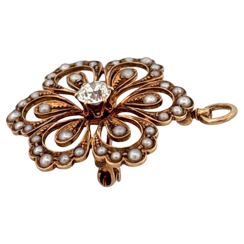 Taglio antico europeo Ciondolo con diamante rotondo e perla in oro giallo 14K con taglio europeo antico da 0,40 carati in vendita