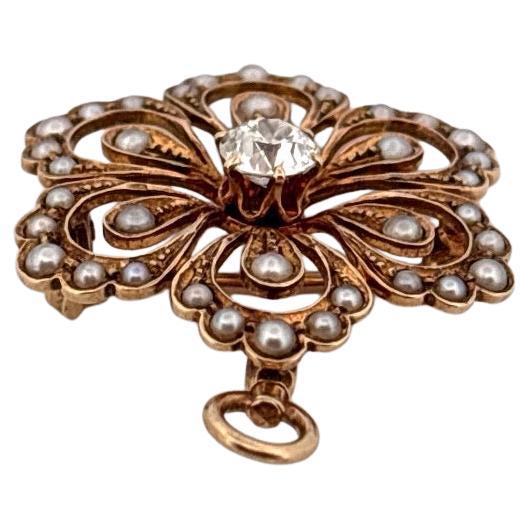 Ciondolo con diamante rotondo e perla in oro giallo 14K con taglio europeo antico da 0,40 carati in vendita 1