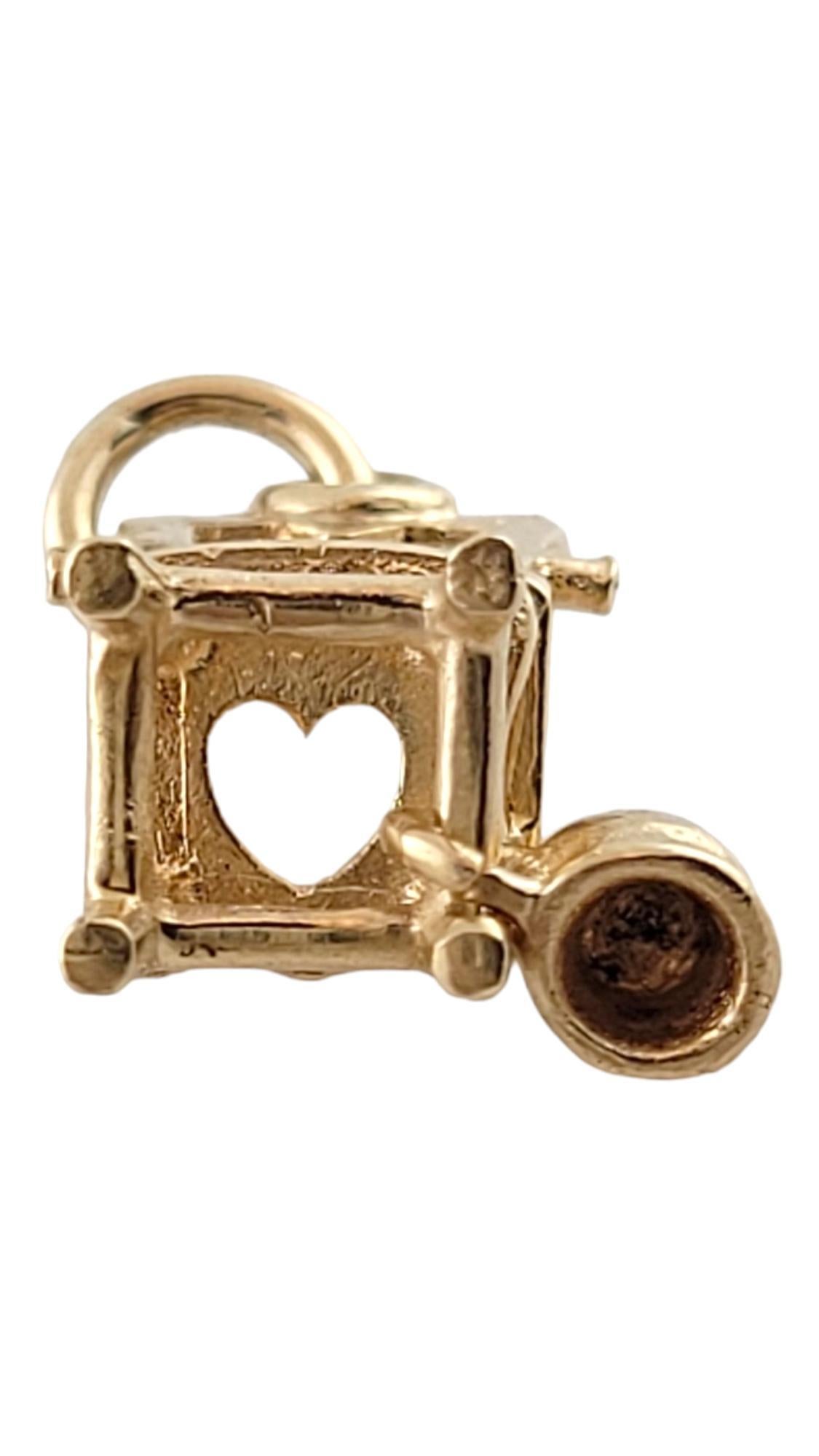 14K Yellow Gold Old Fashioned Potty Chair/ Commode Charm #18205 In Good Condition In Washington Depot, CT