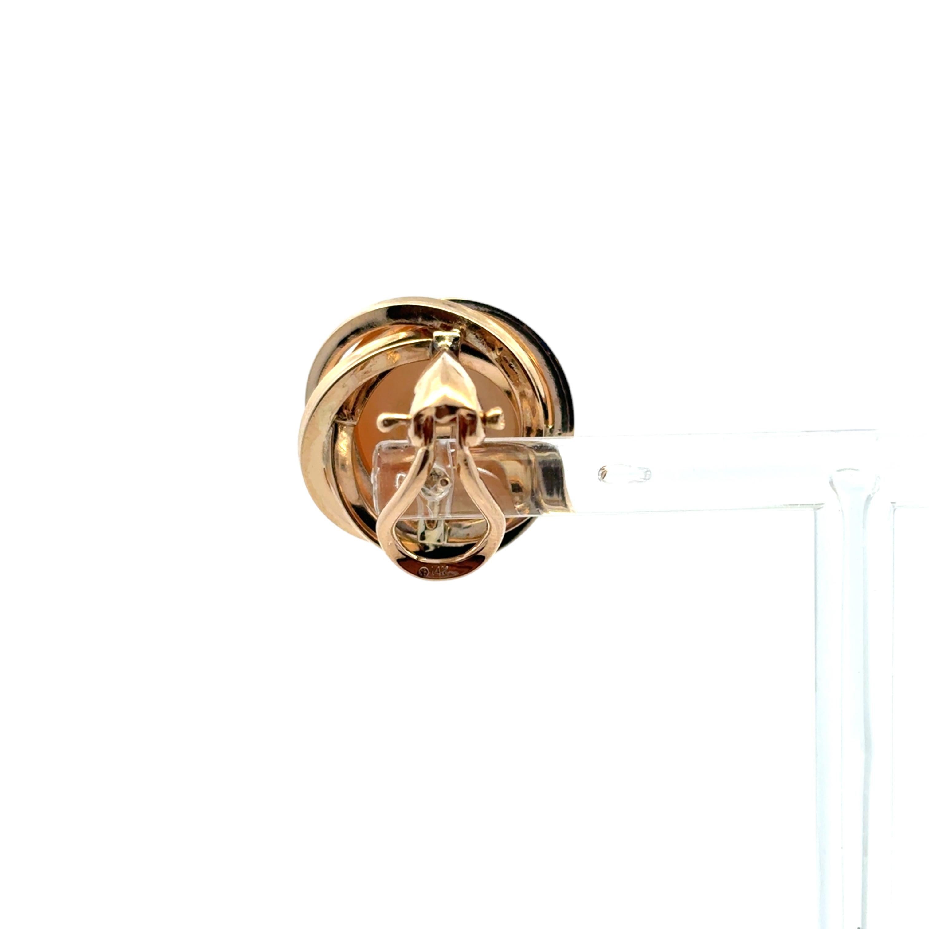 Orecchini Omega di perle nere in oro giallo 14k in vendita 2