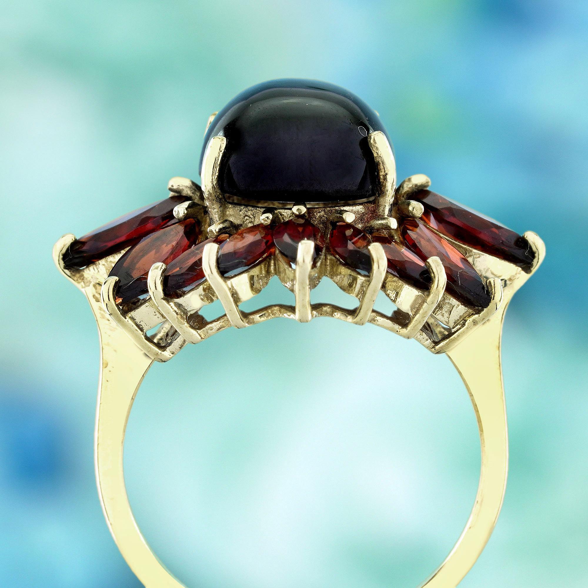 14K Yellow Gold Onyx and Garnet Vintage Style Floral Cluster Ring In New Condition For Sale In Bangkok, TH