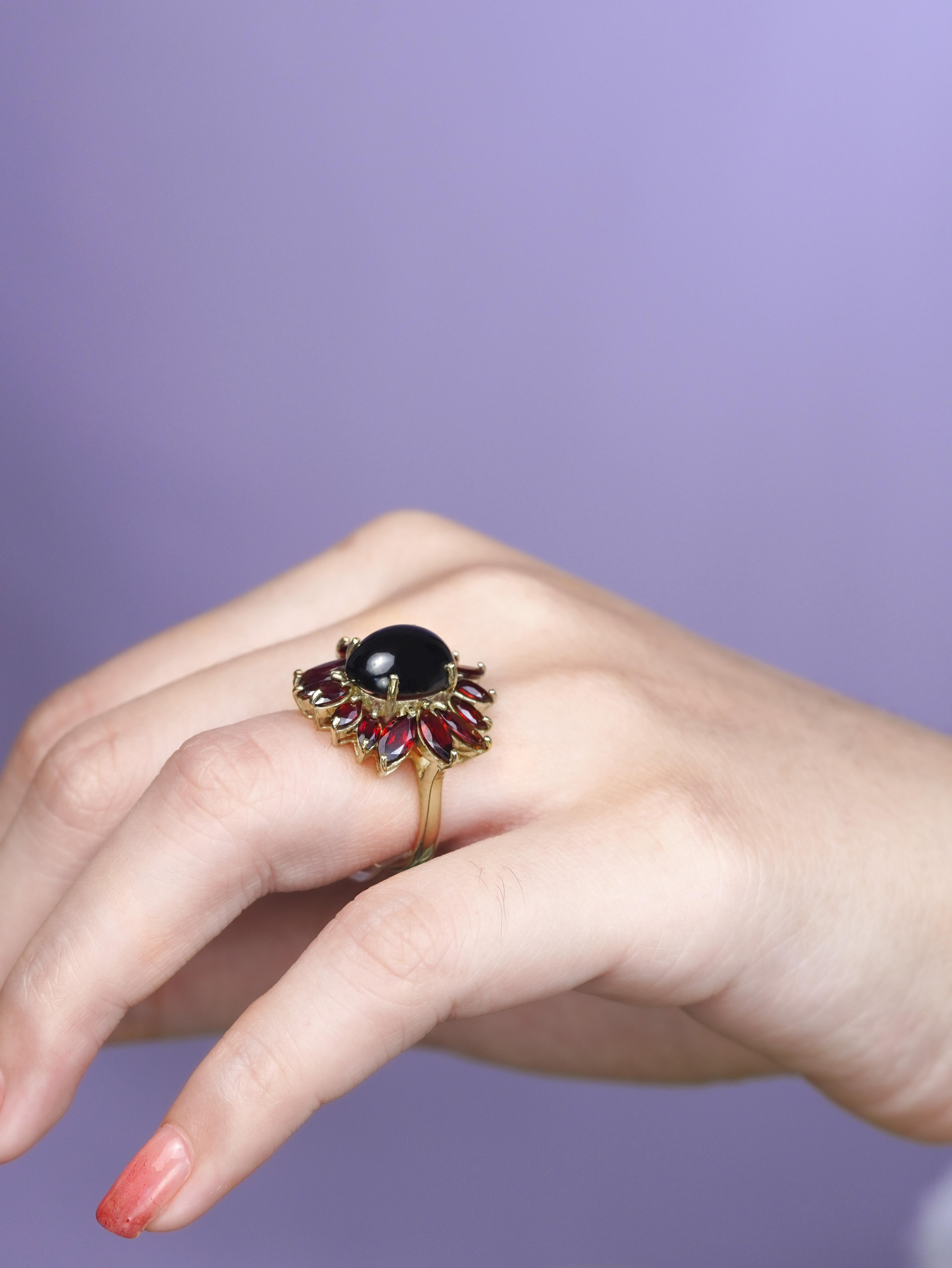 14K Yellow Gold Onyx and Garnet Vintage Style Floral Cluster Ring For Sale 2