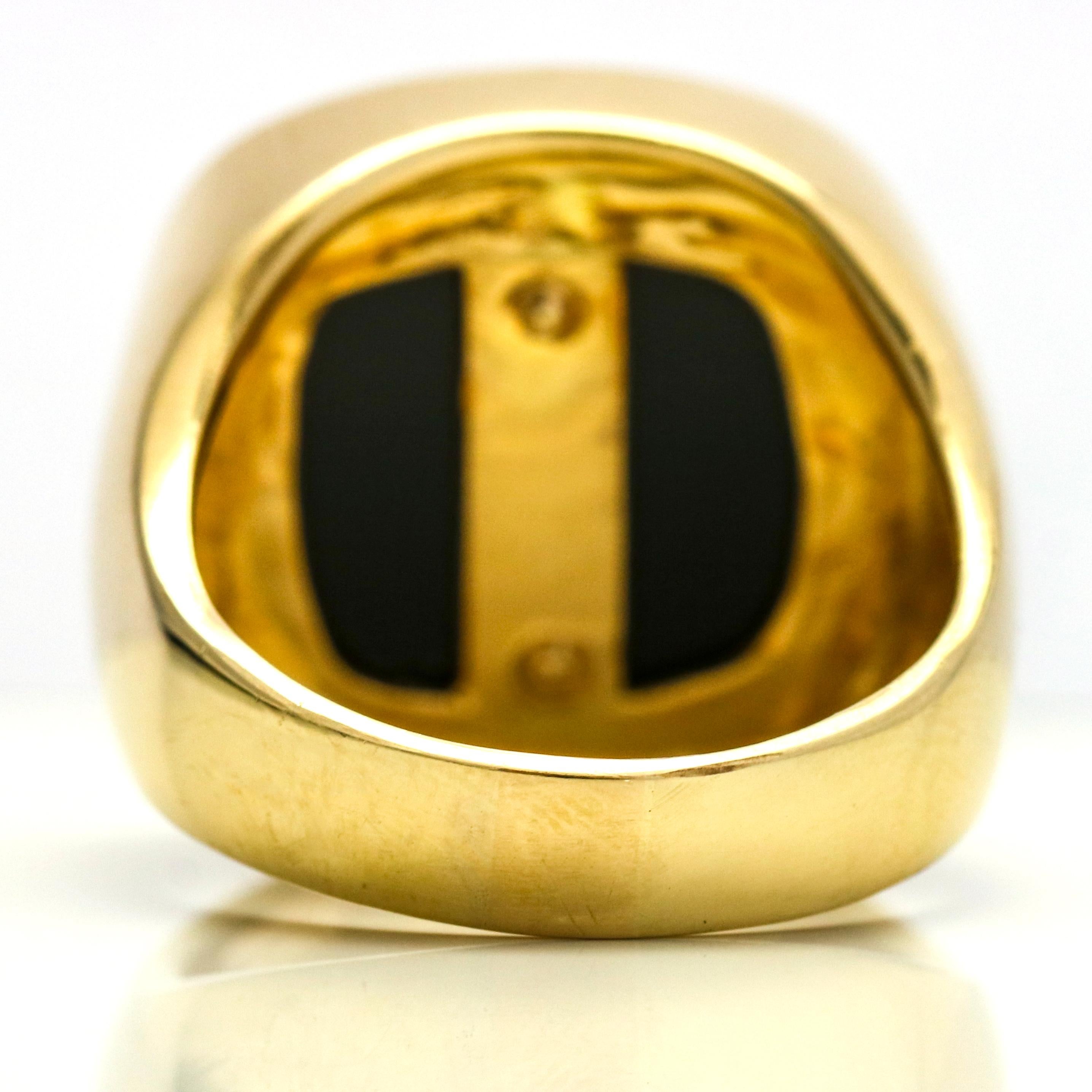 14 Karat Yellow Gold Onyx Men's Coin Signet Ring In Excellent Condition In Fort Lauderdale, FL