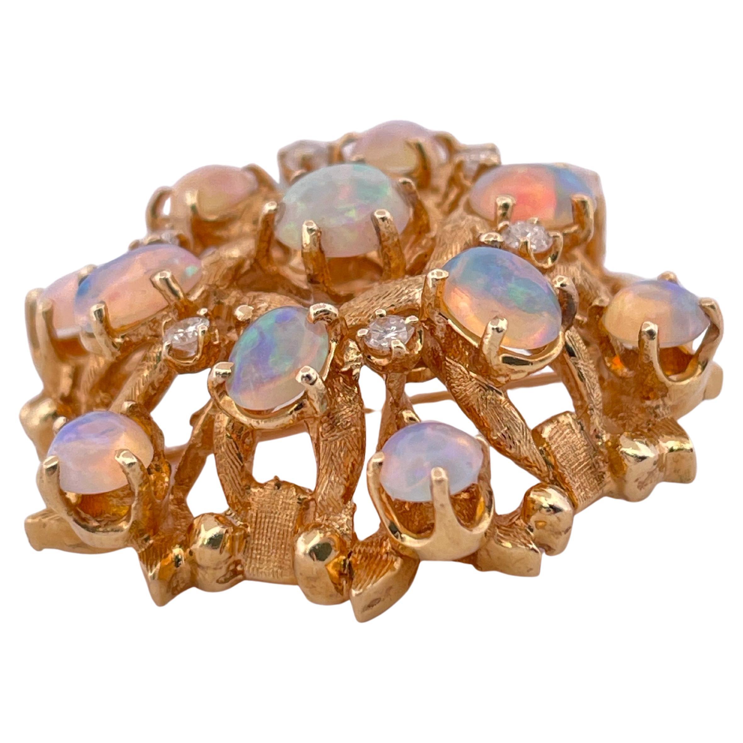 Moderniste Broche/Pendentif en or jaune 14k Opale et diamant 0.20ctw en vente