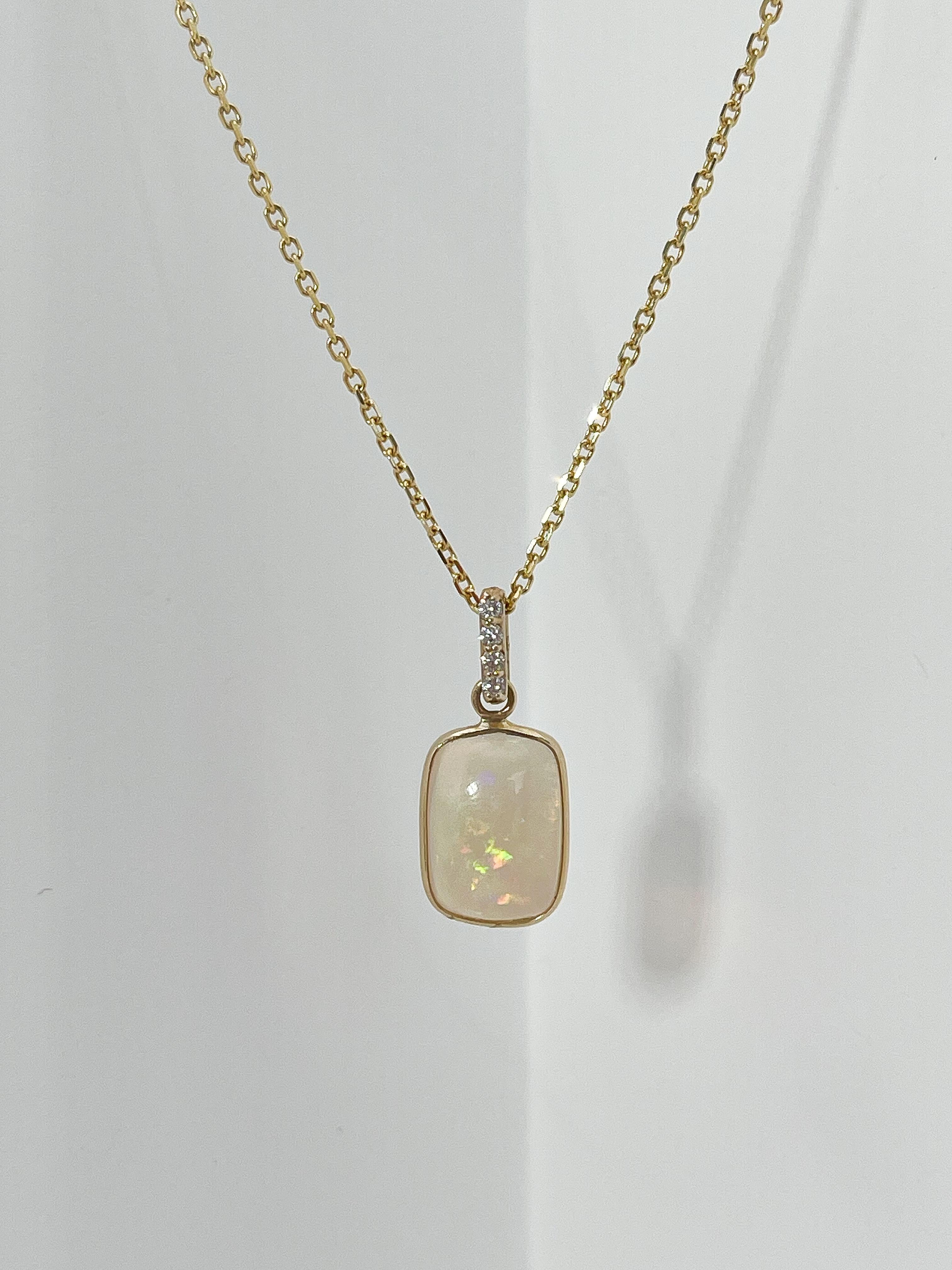 Round Cut 14K Yellow Gold Opal and .06 CTW Diamond Pendant Necklace For Sale