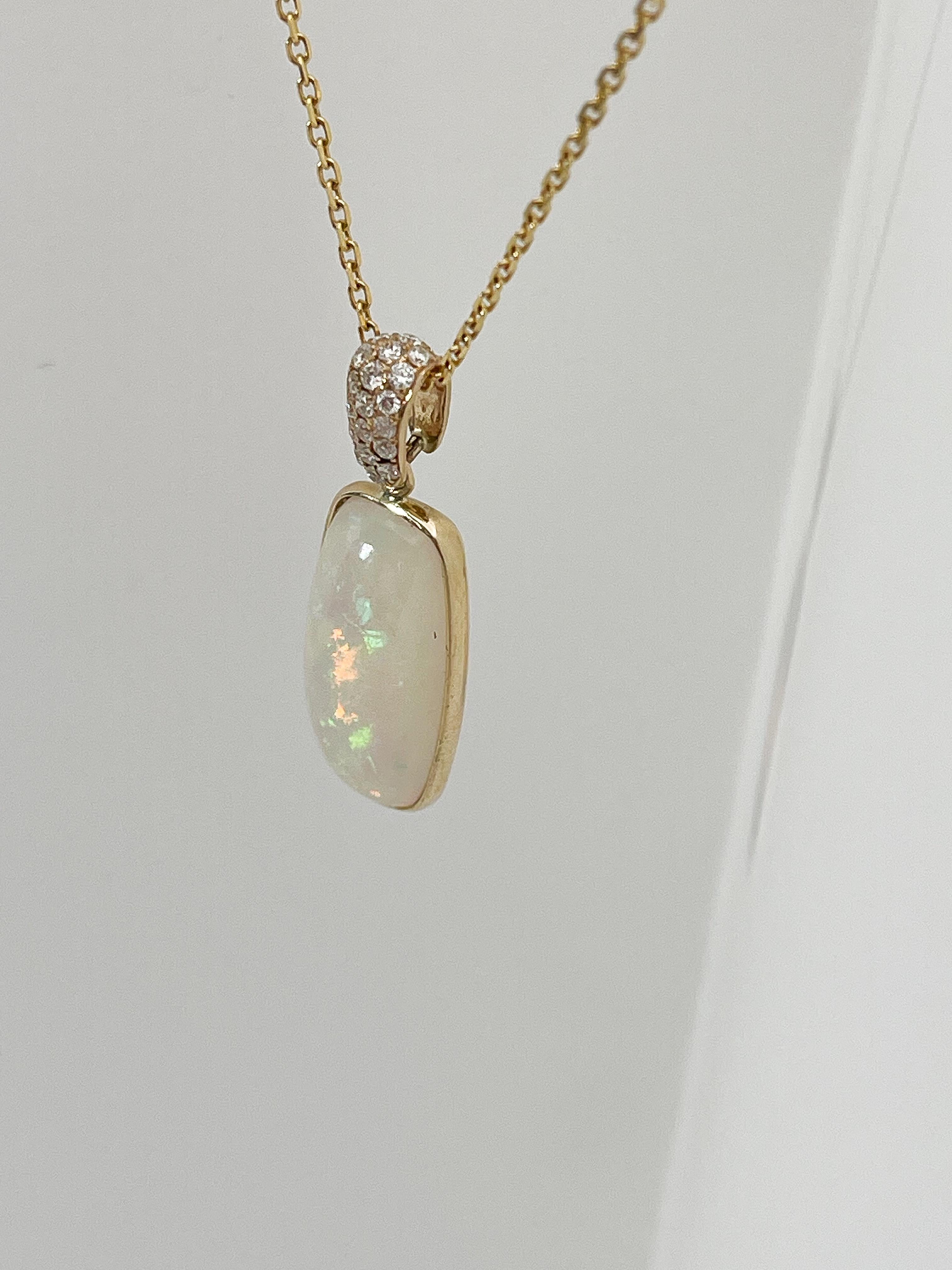 14K Yellow Gold Opal and .22 CTW Diamond Pendant Necklace In New Condition For Sale In Stuart, FL
