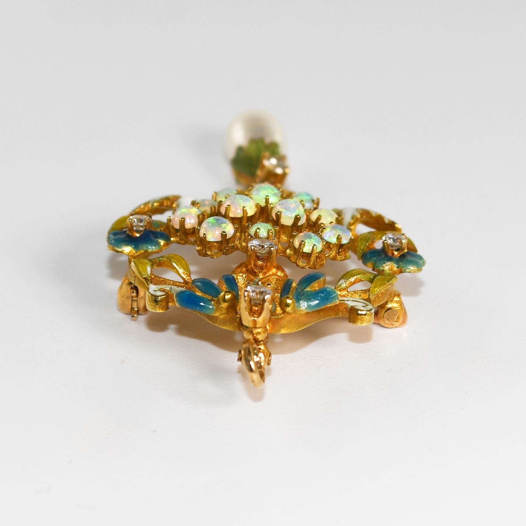 Pendentif en or jaune 14 carats avec opale et diamants 8 g Unisexe en vente