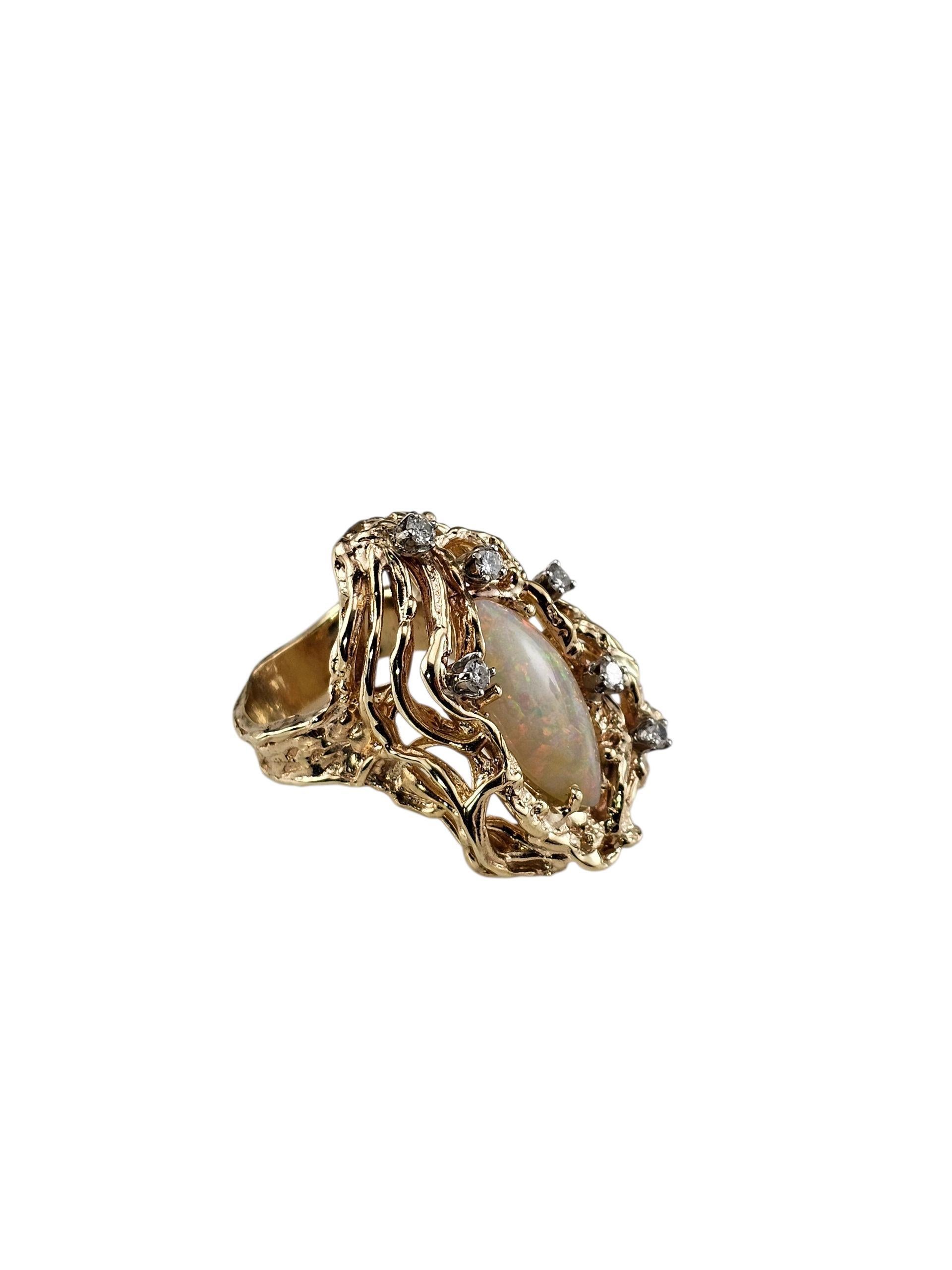 Contemporain Bague en or jaune 14K avec opale et diamant Taille 5 #23556 en vente