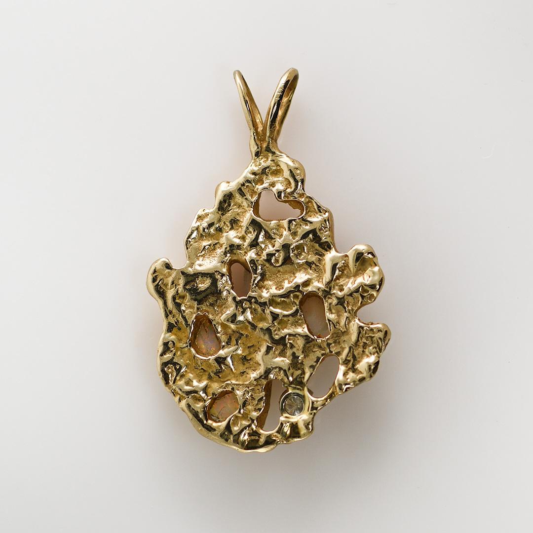 14 Karat Gelbgold Opal- und Diamant-Anhänger, 13,5 g im Zustand „Hervorragend“ in Laguna Beach, CA