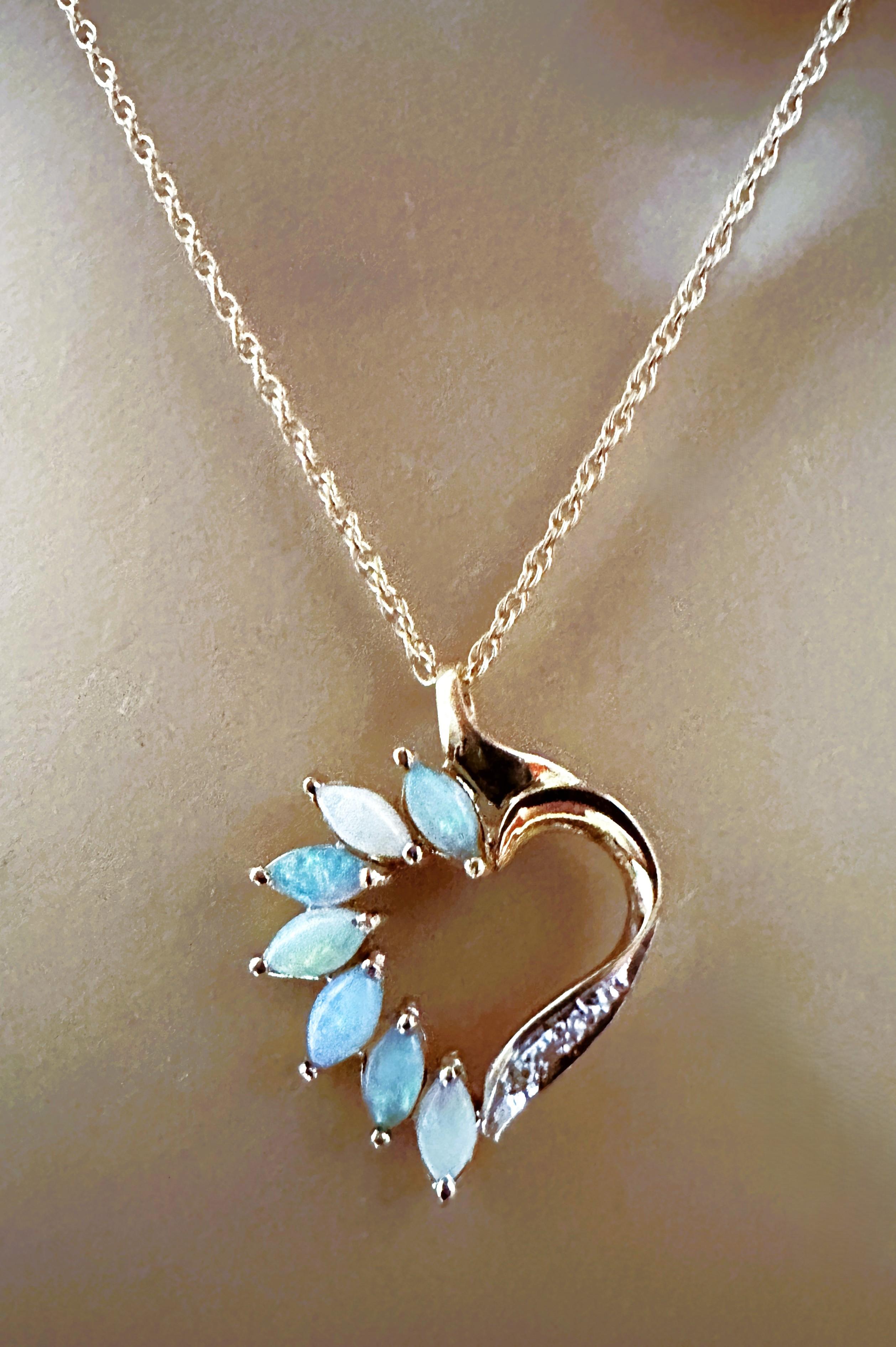 14K Yellow Gold Opal & Diamond Heart Pendant & 14k Necklace Chain - Makers Marks In Excellent Condition For Sale In Eagan, MN