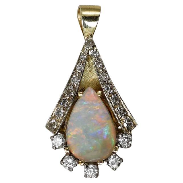 Pendentif en or jaune 14K avec opale et diamant 3.6g
