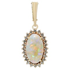 Opal-Diamant-Anhänger aus 14 Karat Gelbgold, .50tdw, 4,8 g