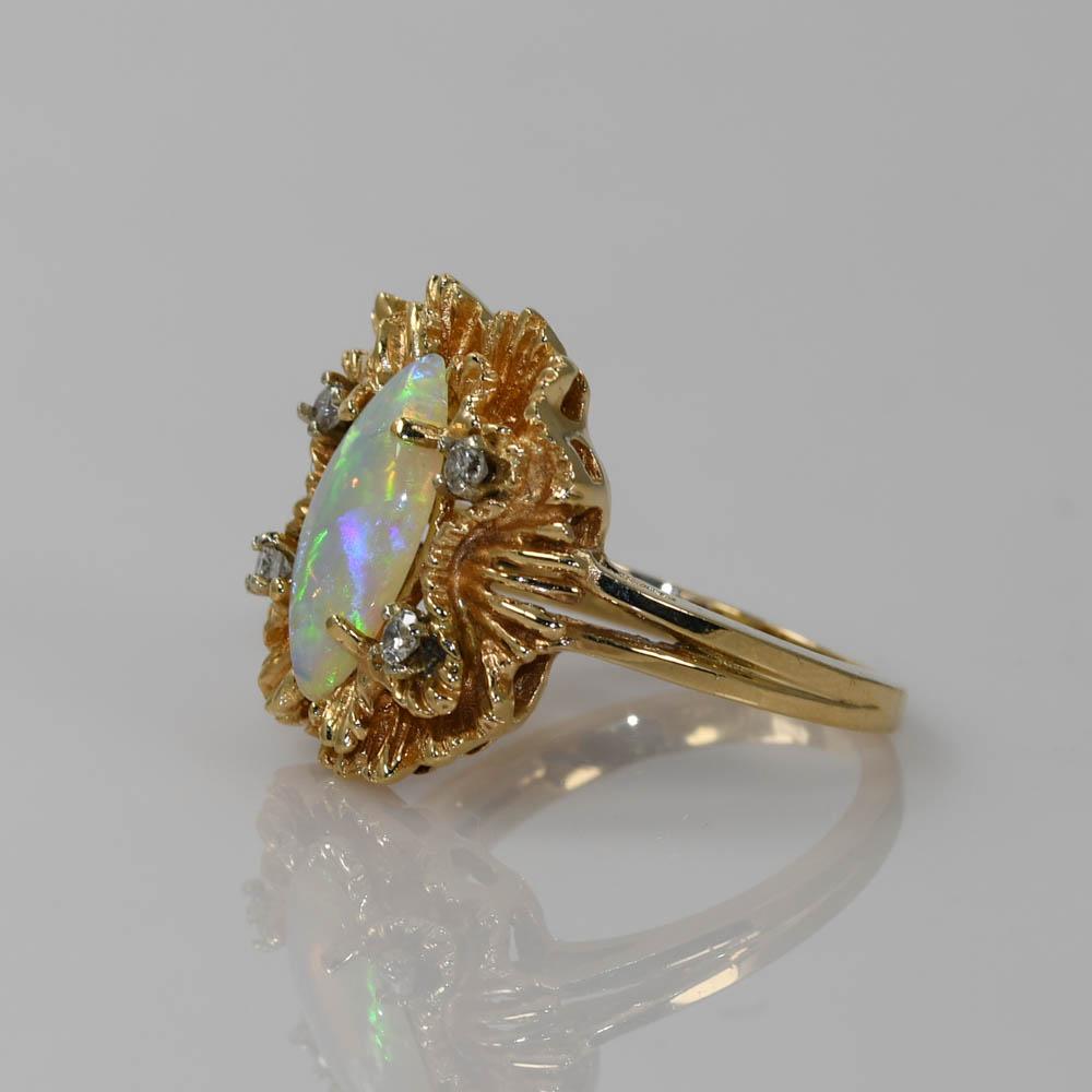 Bague en or jaune 14K avec opale et diamant 6.9g Excellent état - En vente à Laguna Beach, CA