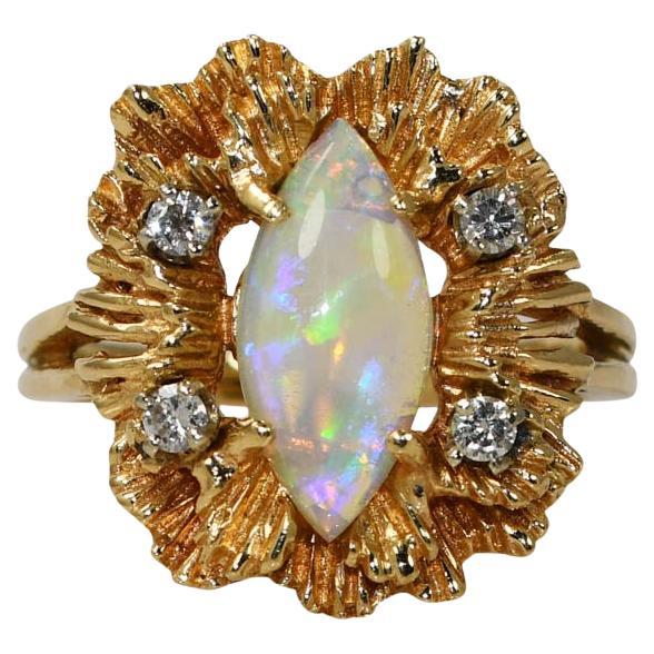 Bague en or jaune 14K avec opale et diamant 6.9g