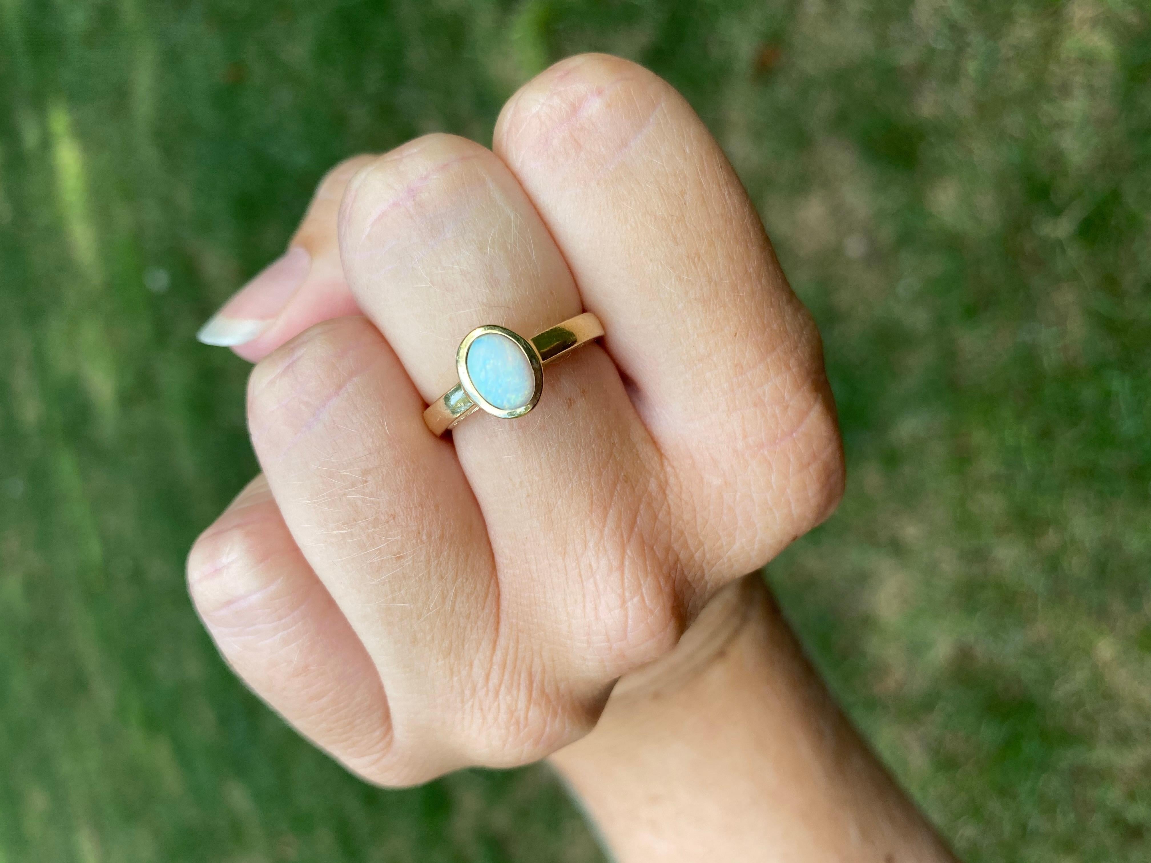 14 Karat Gelbgold und Opal Solitär Lünettenring 1