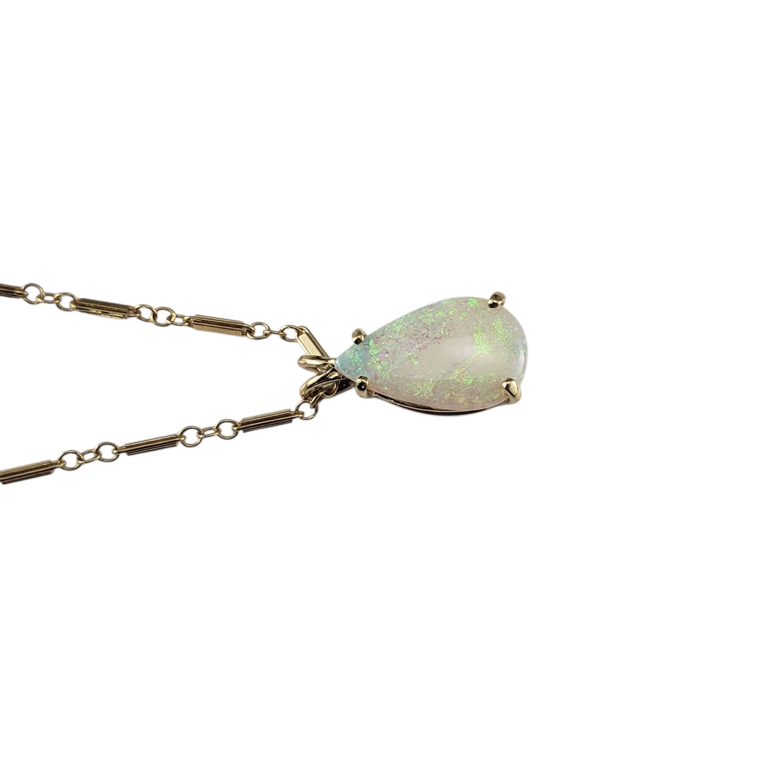 Taille poire Collier en or jaune 14K avec pendentif en forme de larme en opale #23402 en vente