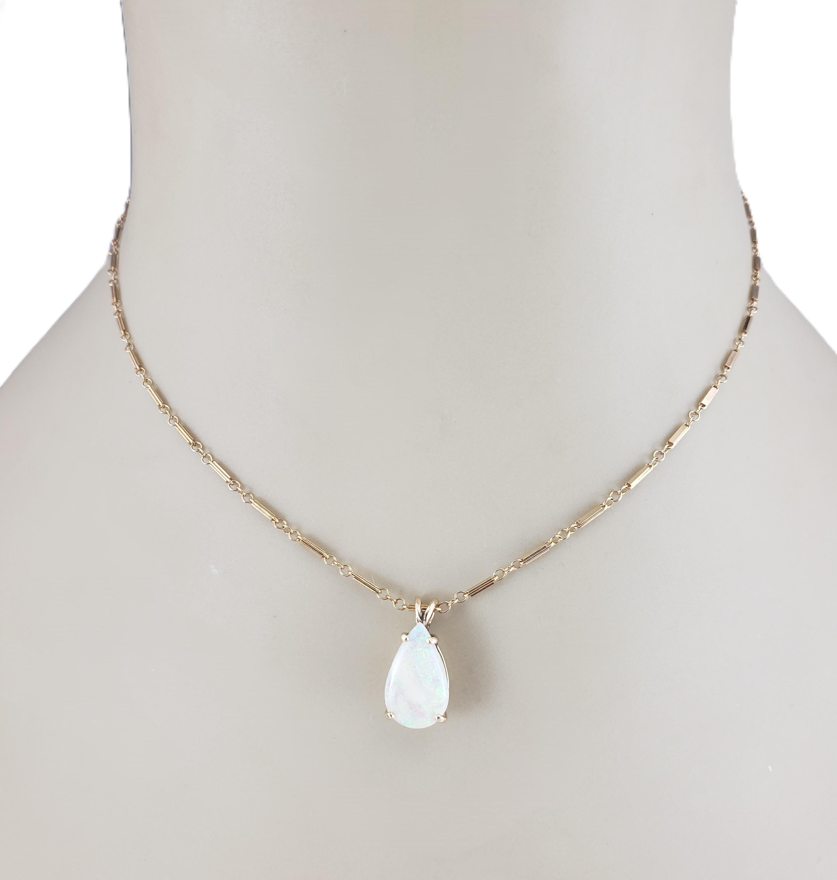 Collier en or jaune 14K avec pendentif en forme de larme en opale #23402 Pour femmes en vente